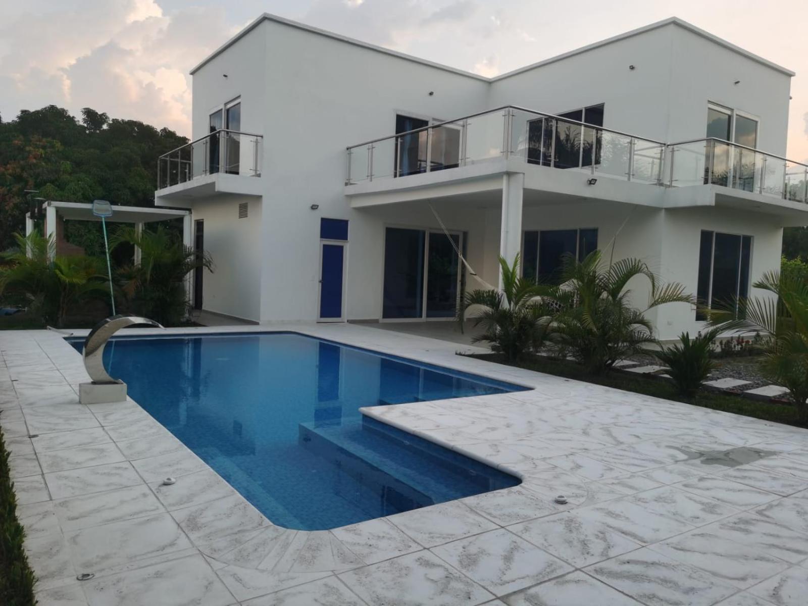 Three-Bedroom House photo 2