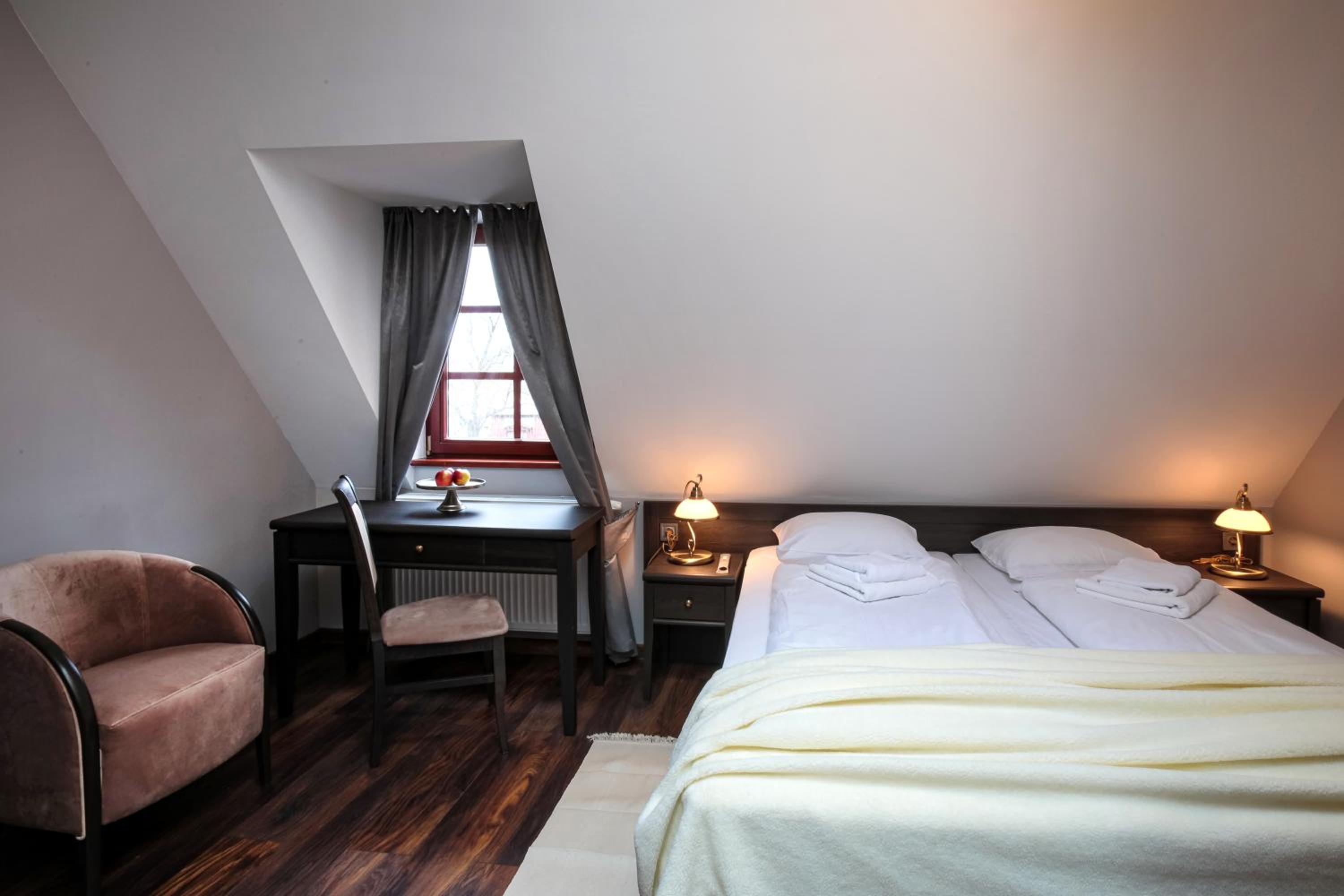 Double or Twin Room - Photo 13