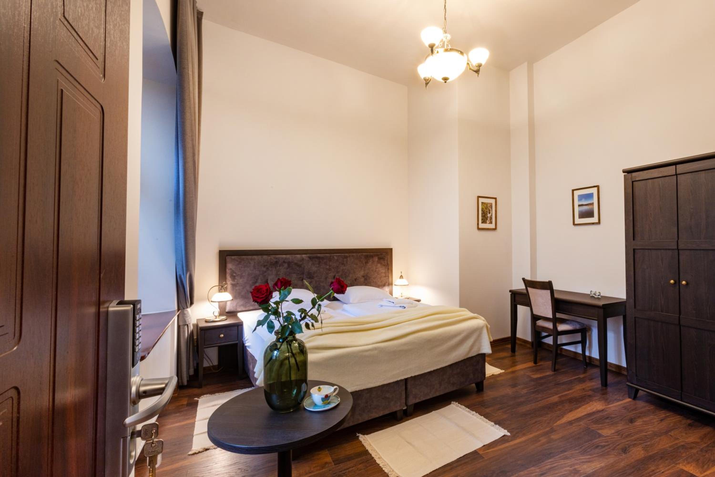 Double or Twin Room - Photo 6
