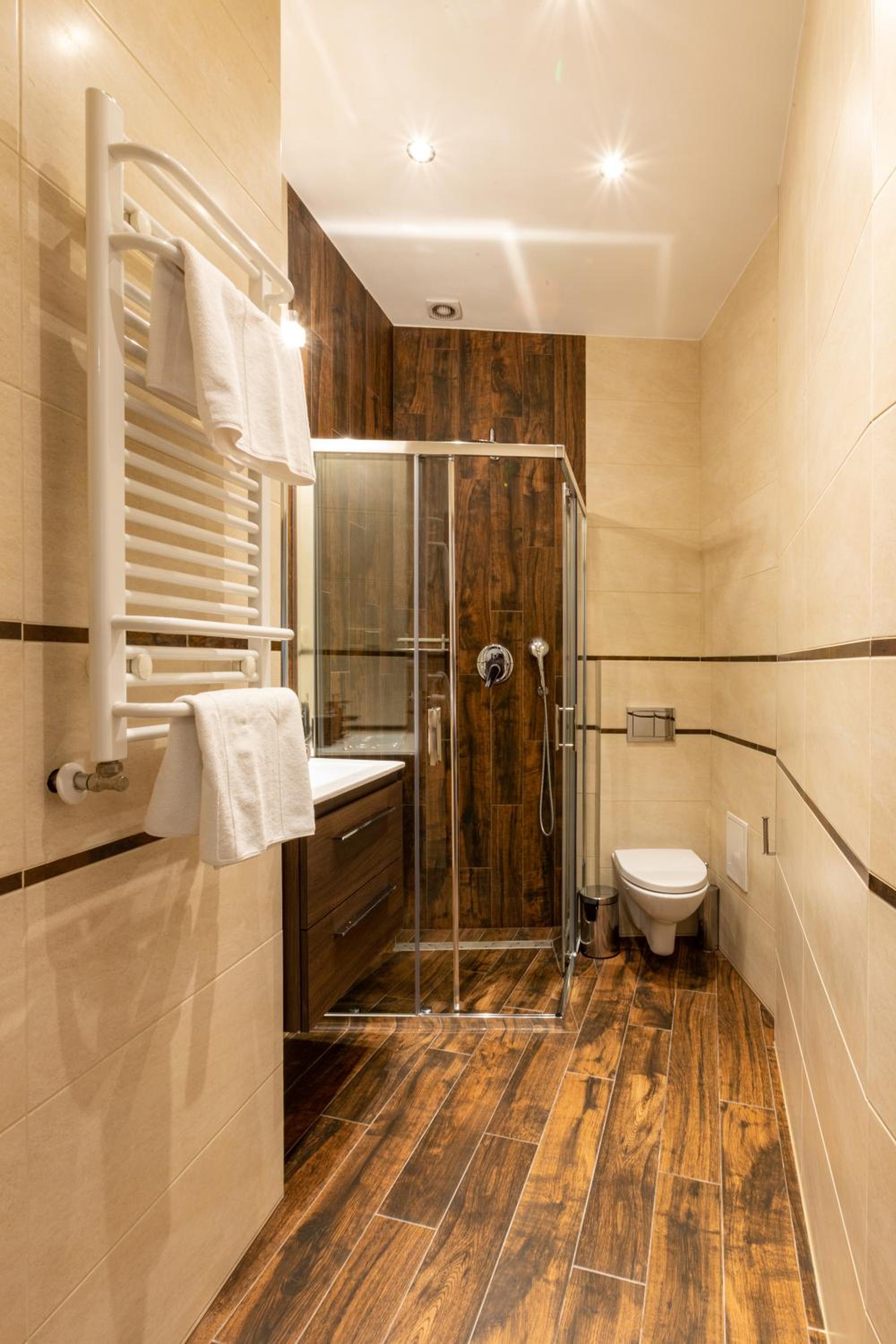Deluxe Double or Twin Room - Photo 9