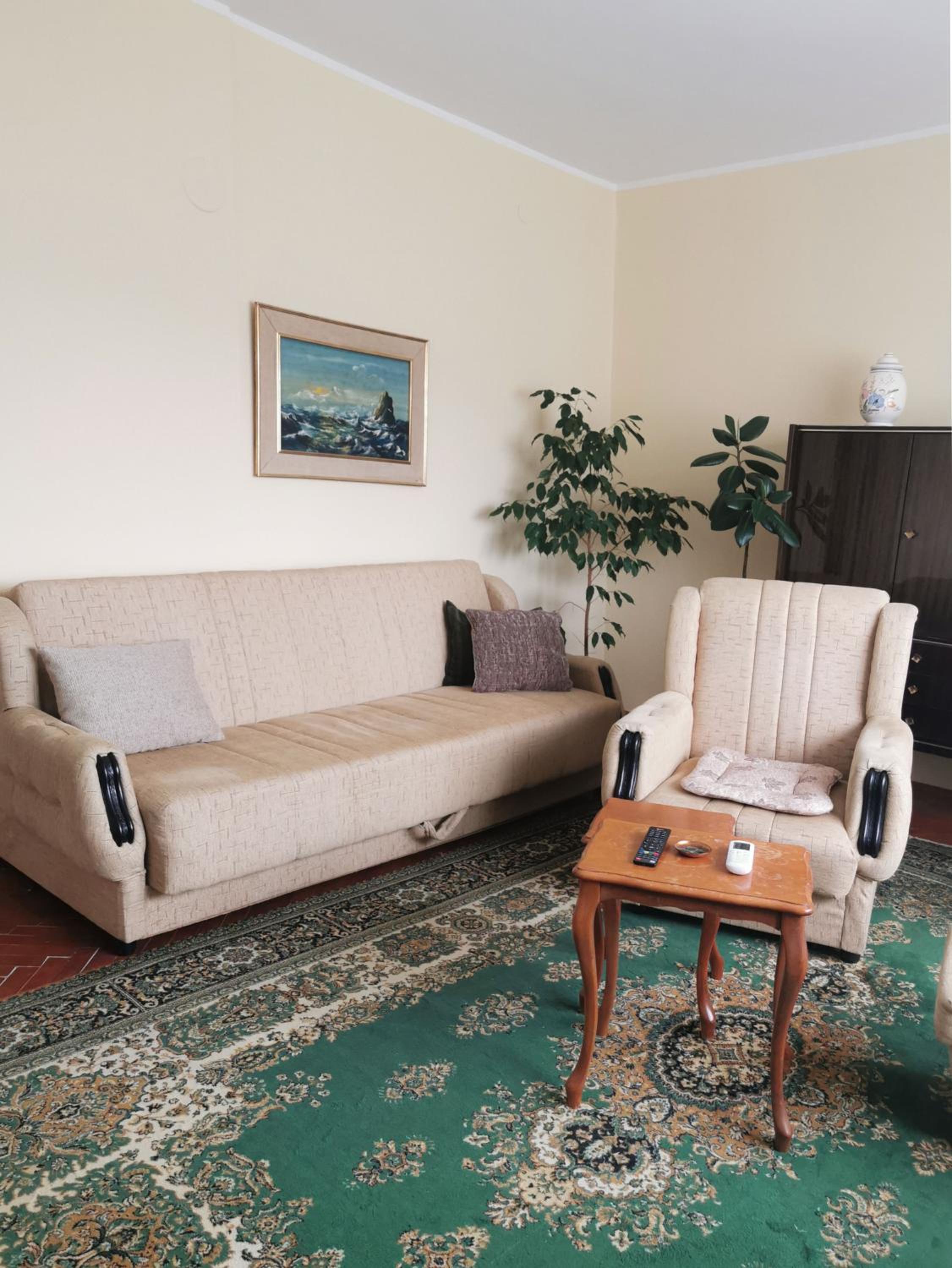 One-Bedroom Apartment photo 1
