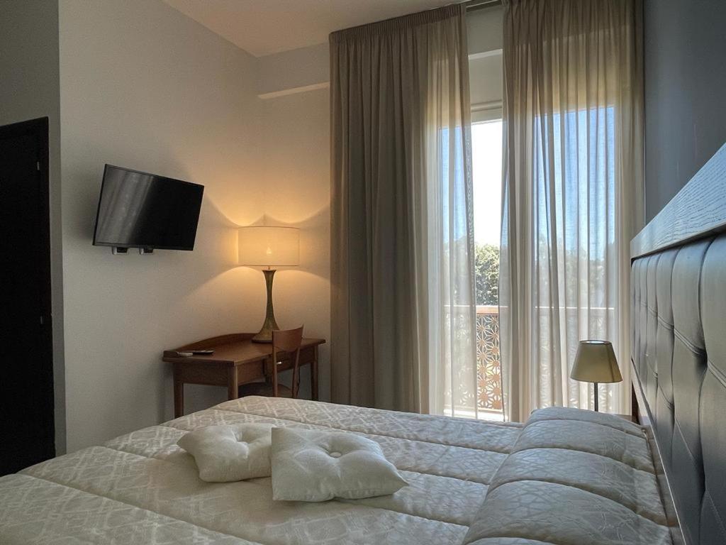 Double Room with Balcony - Photo 5