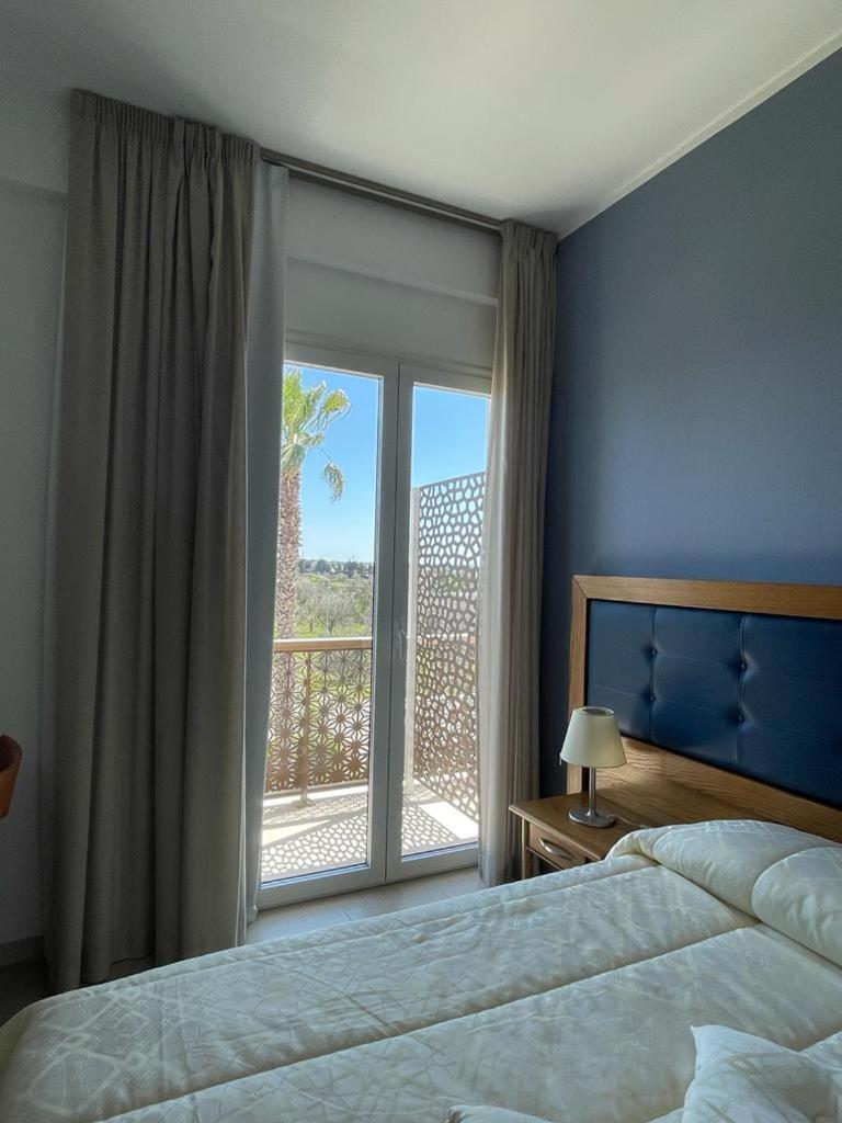 Double Room with Balcony - Photo 9