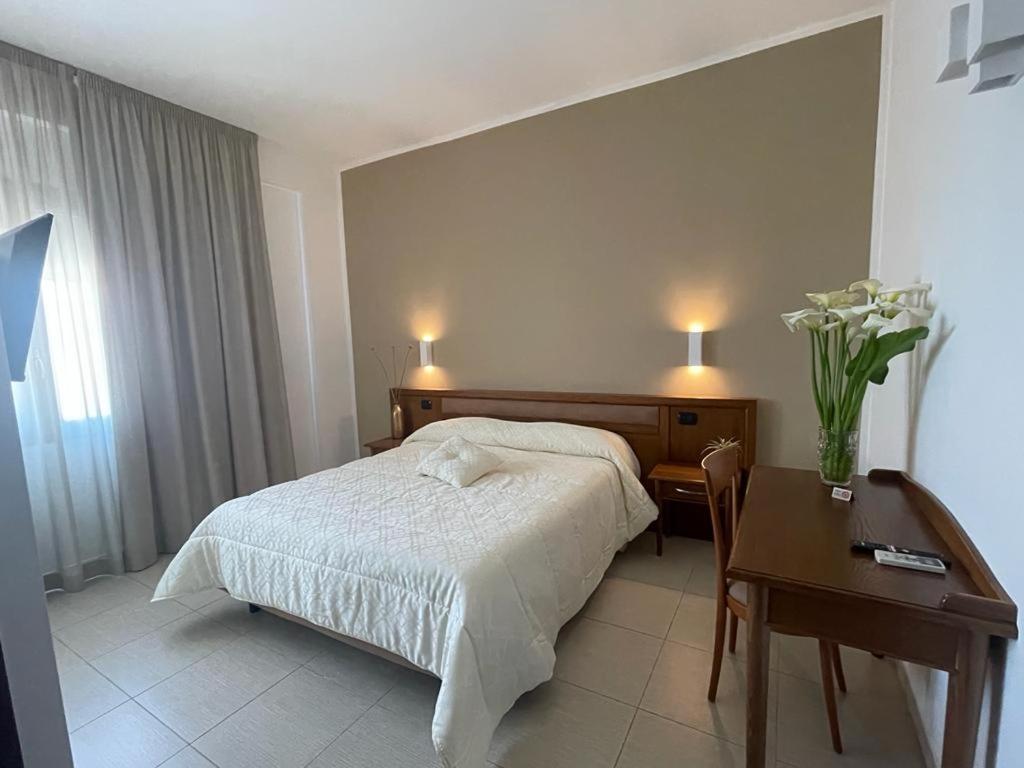 Double Room - Photo 2