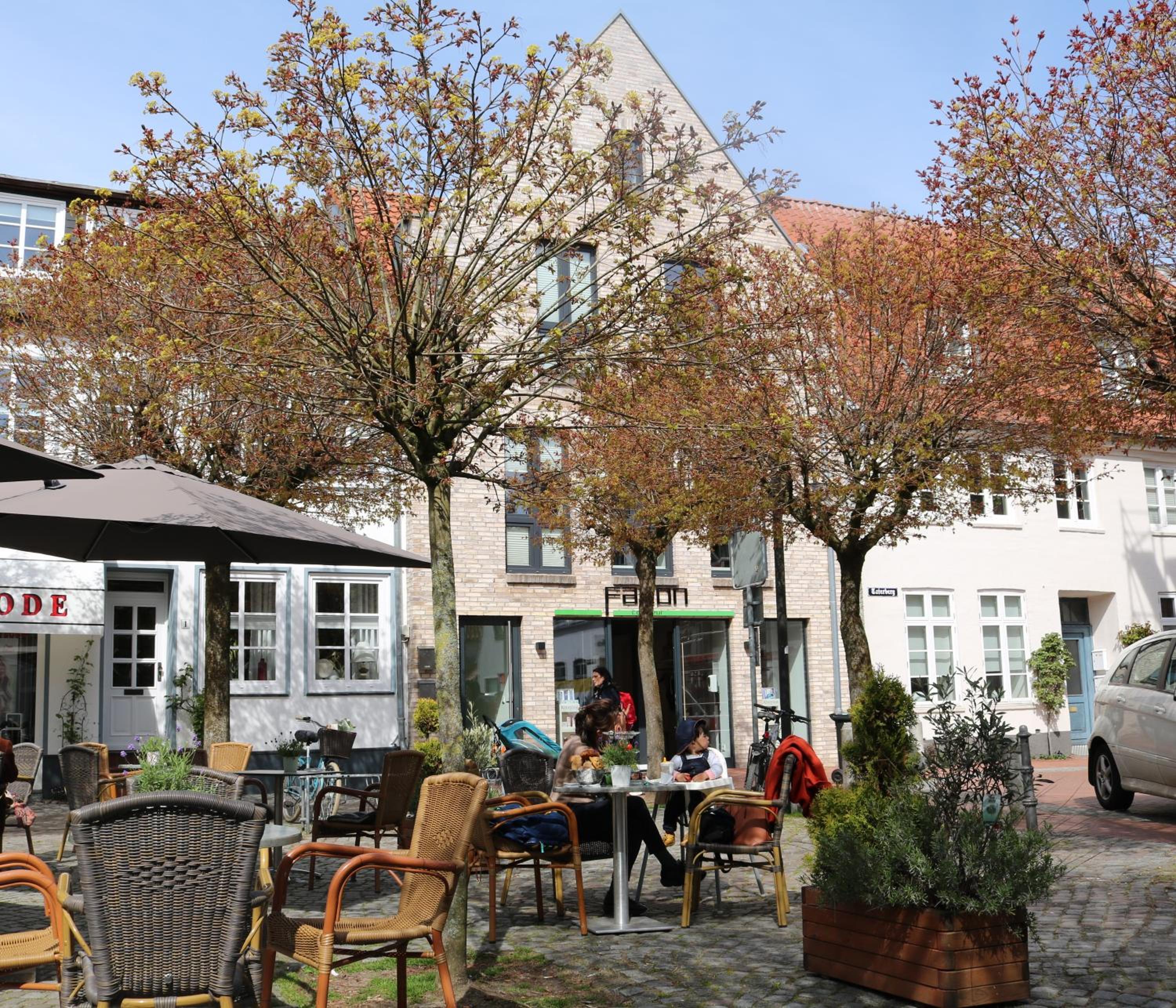 Apartment with Terrace - Photo 2