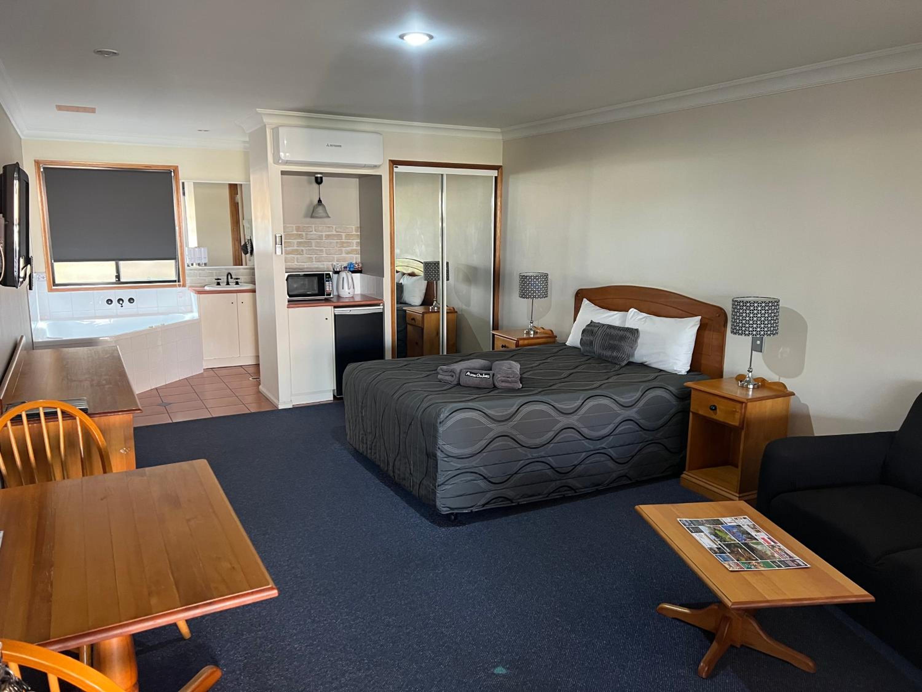 Deluxe Spa Room