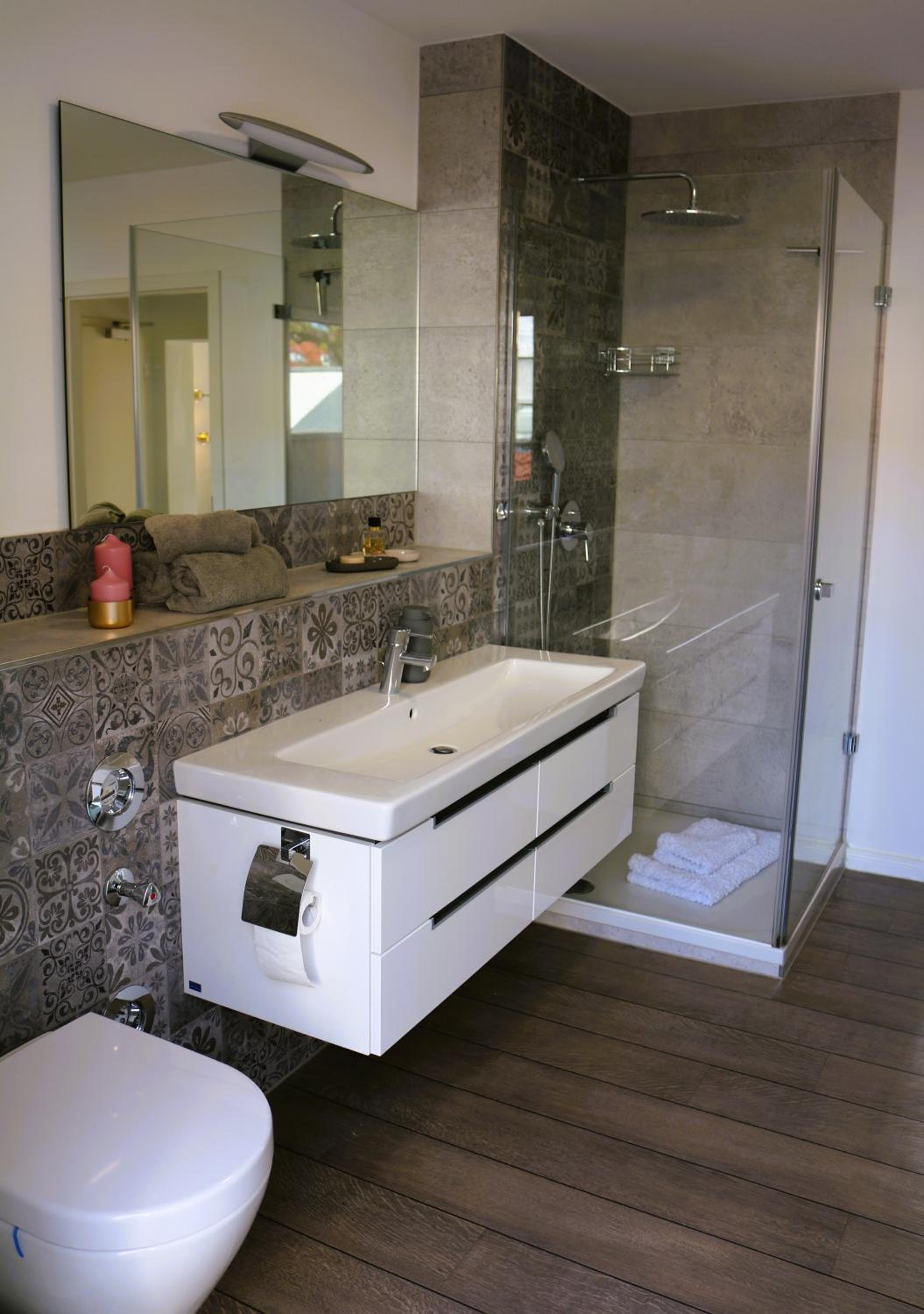 Apartment with Terrace - Photo 8