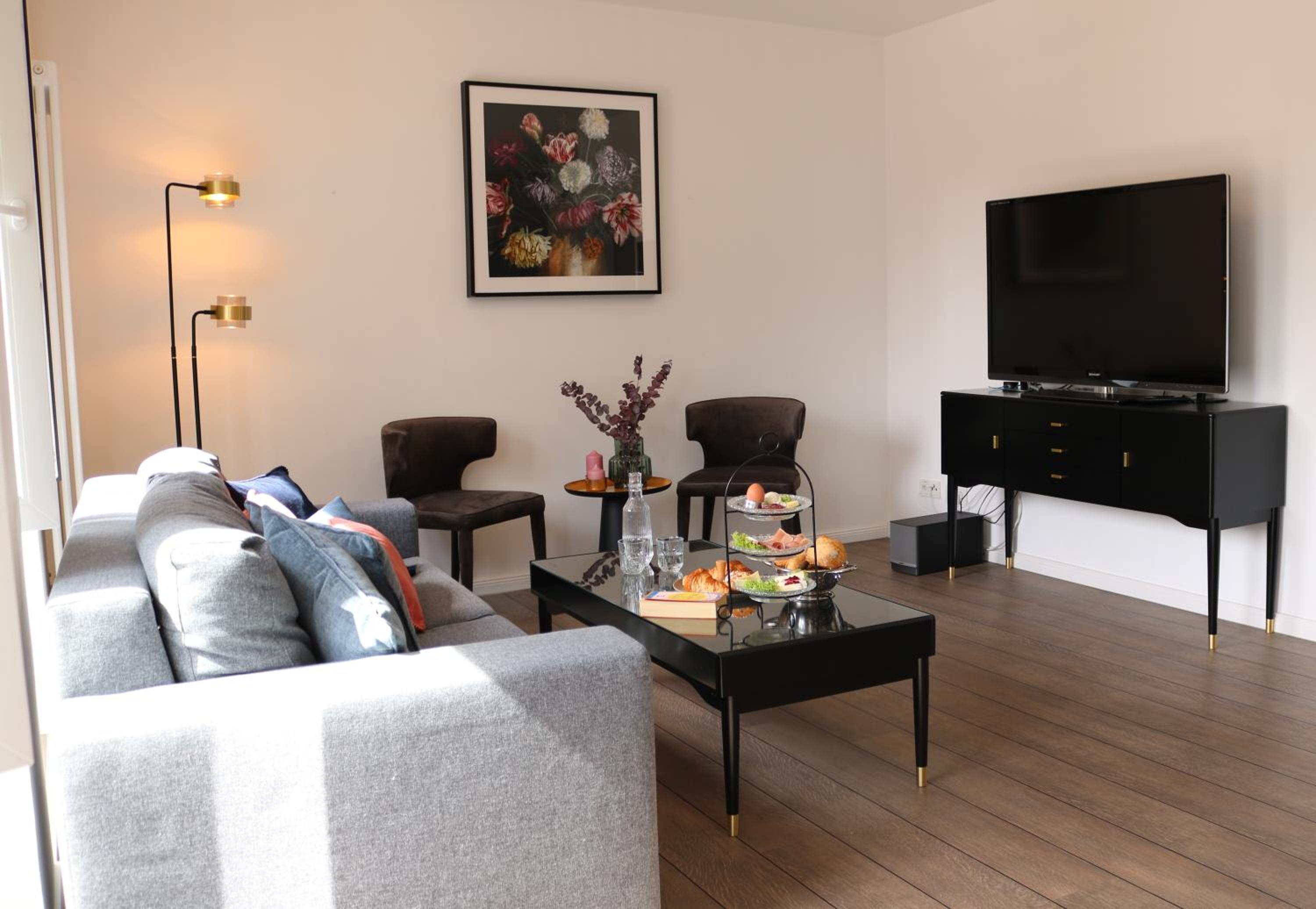 Apartment with Terrace - Photo 4
