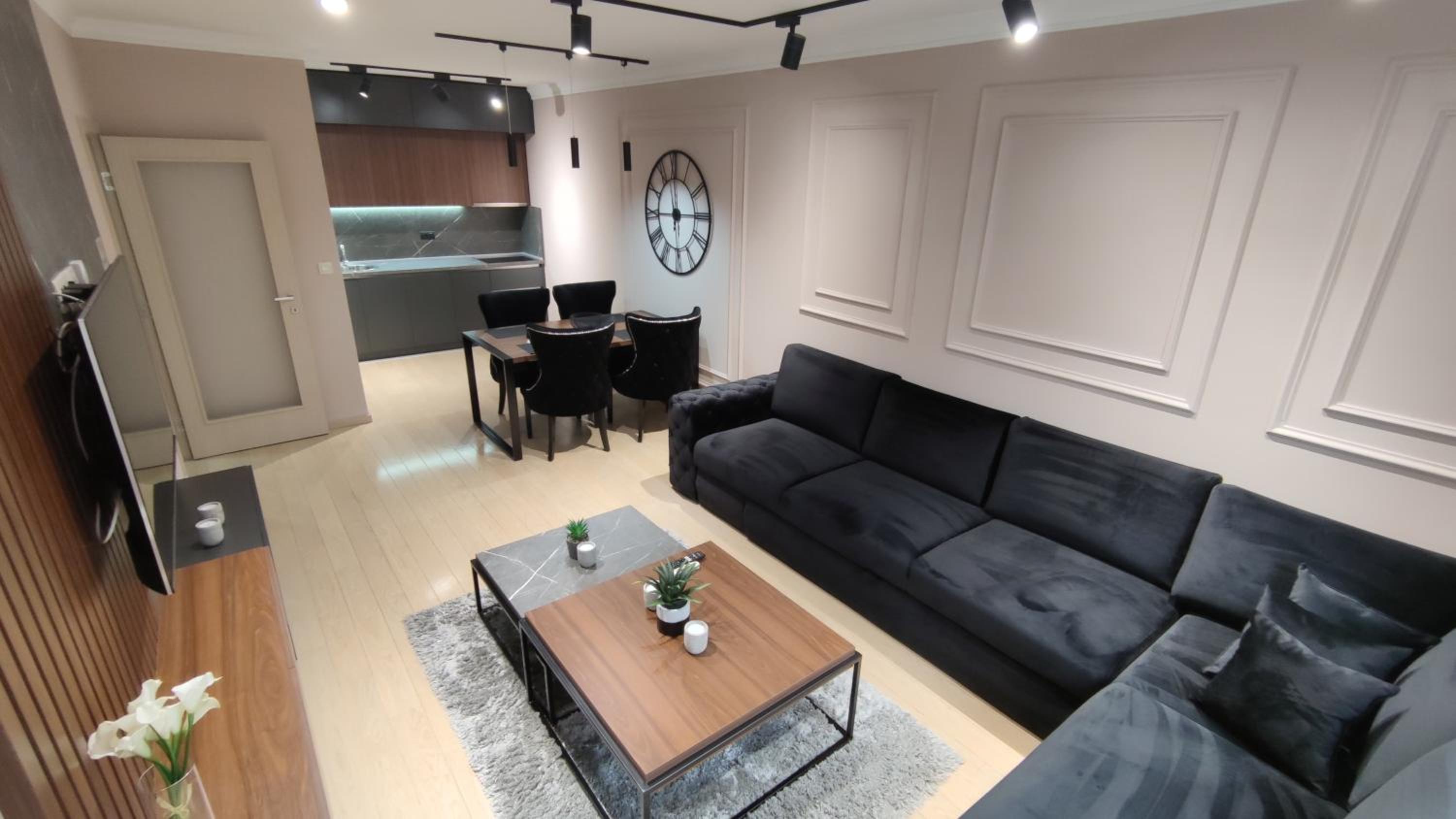 Deluxe Family Suite photo 1