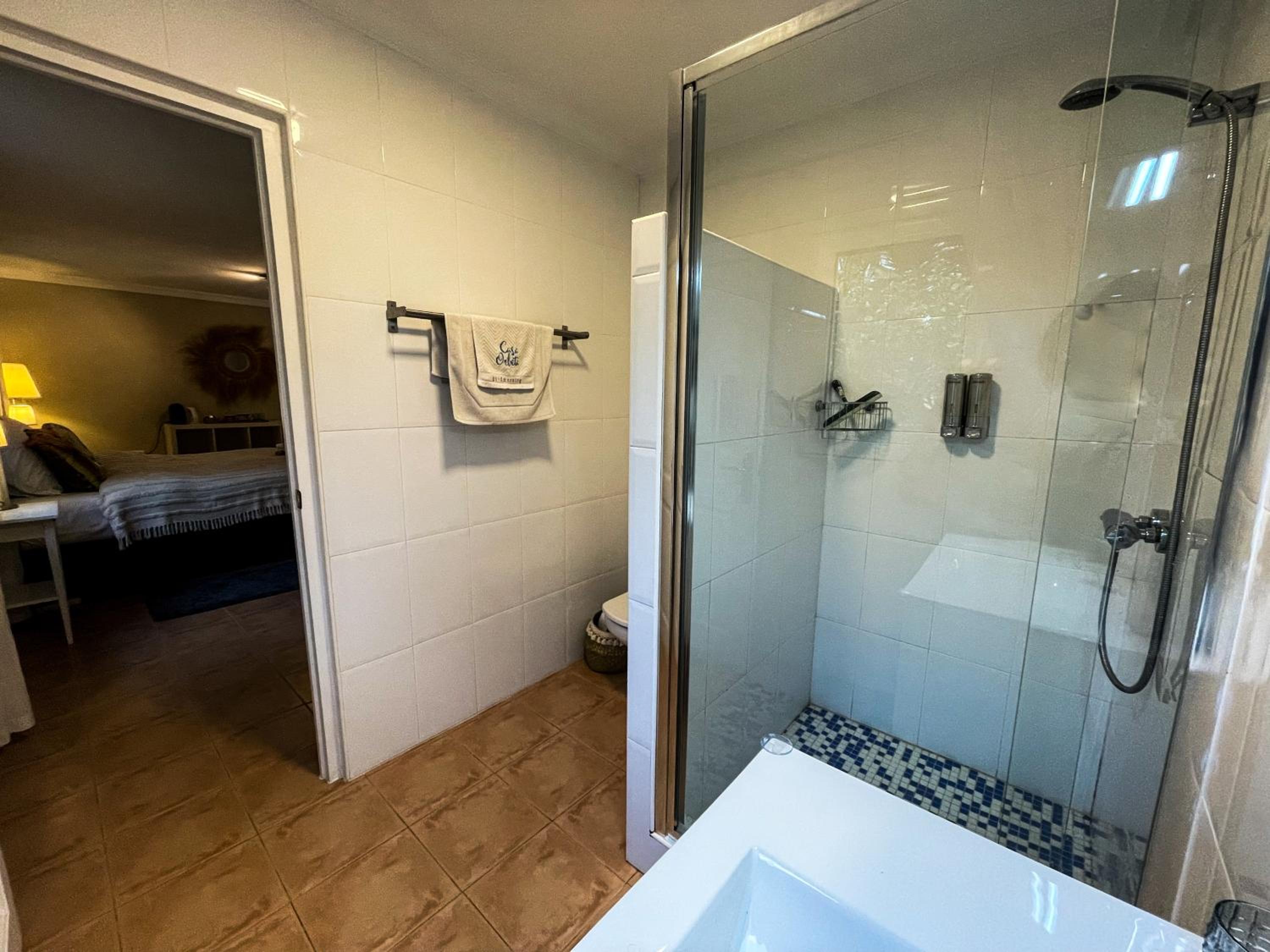 Deluxe Double Room with Shower photo 2