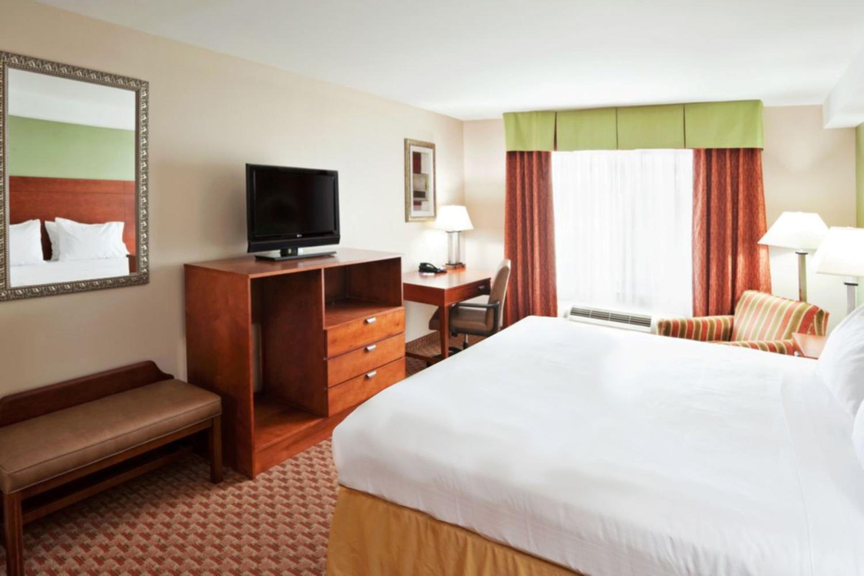 Standard King Room - Photo 6