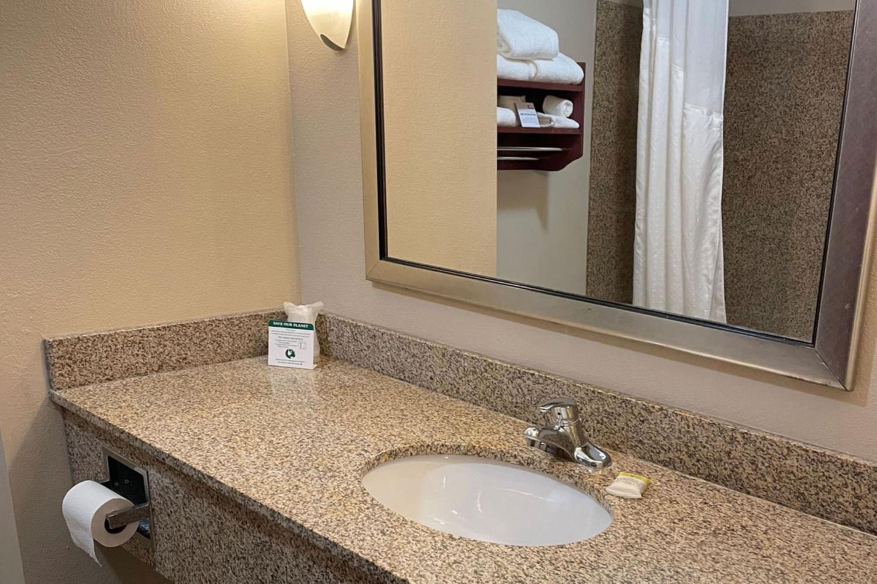 Suite with Two Queen Beds - Photo 3