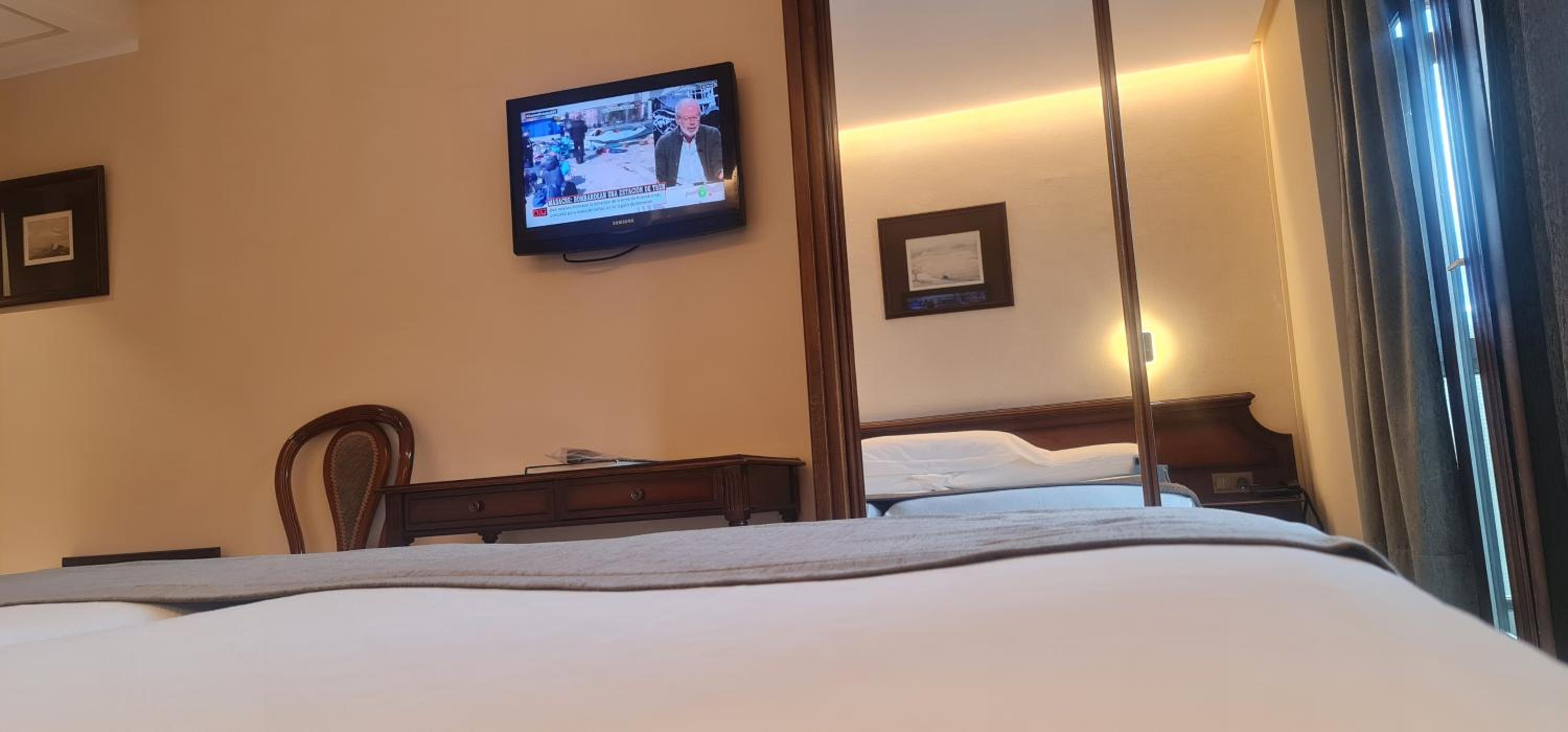 Double or Twin Room - Photo 4