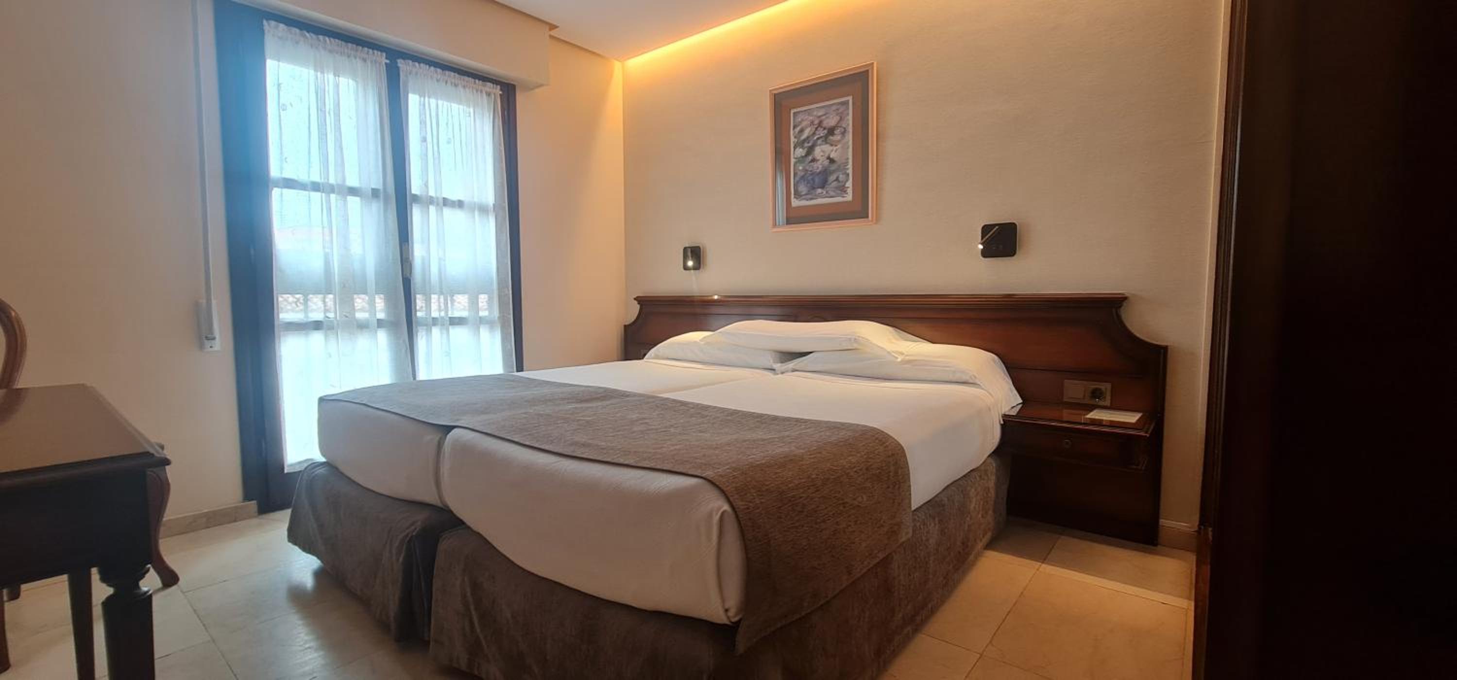 Double or Twin Room - Photo 3