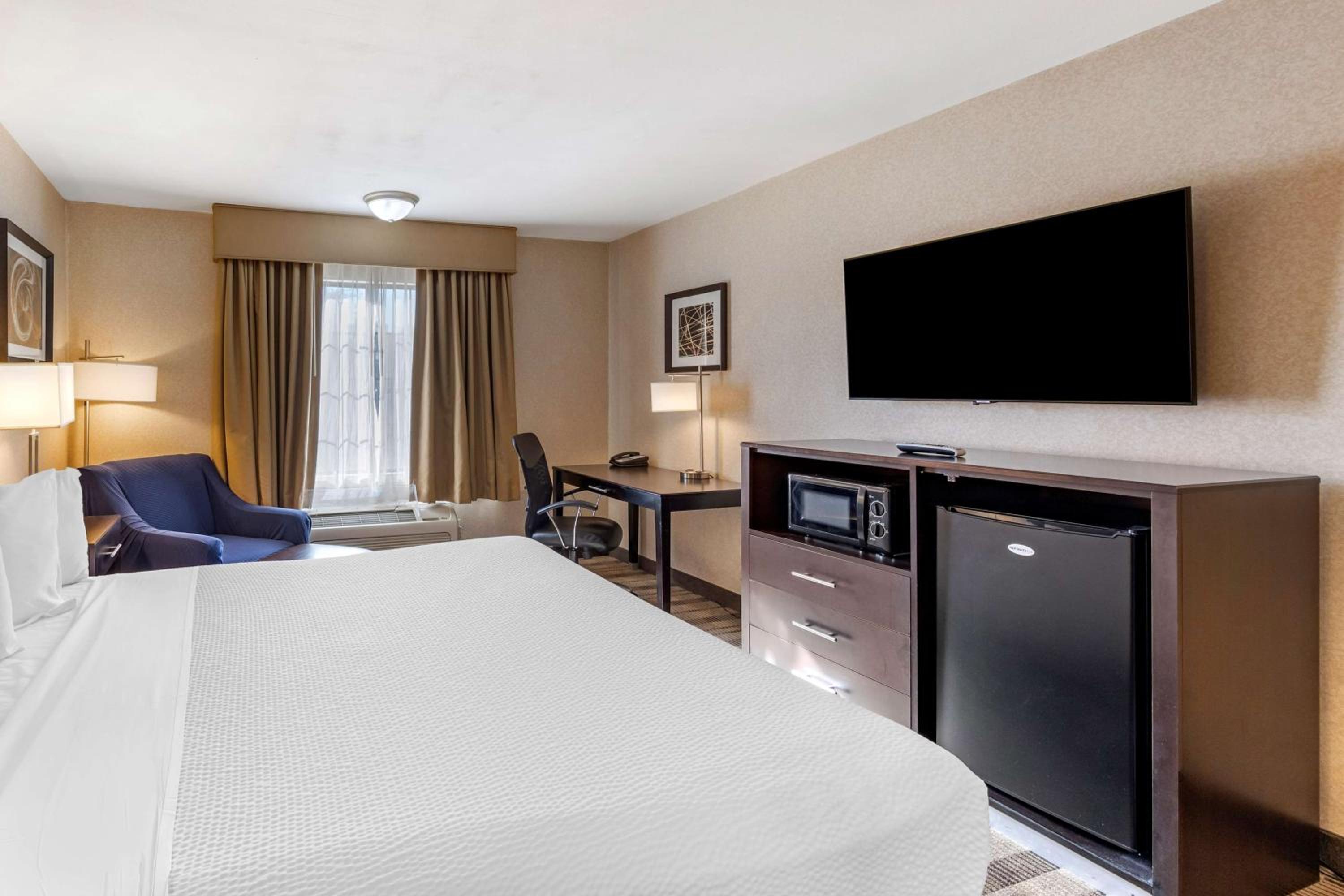 King Room - Non-Smoking - Photo 2