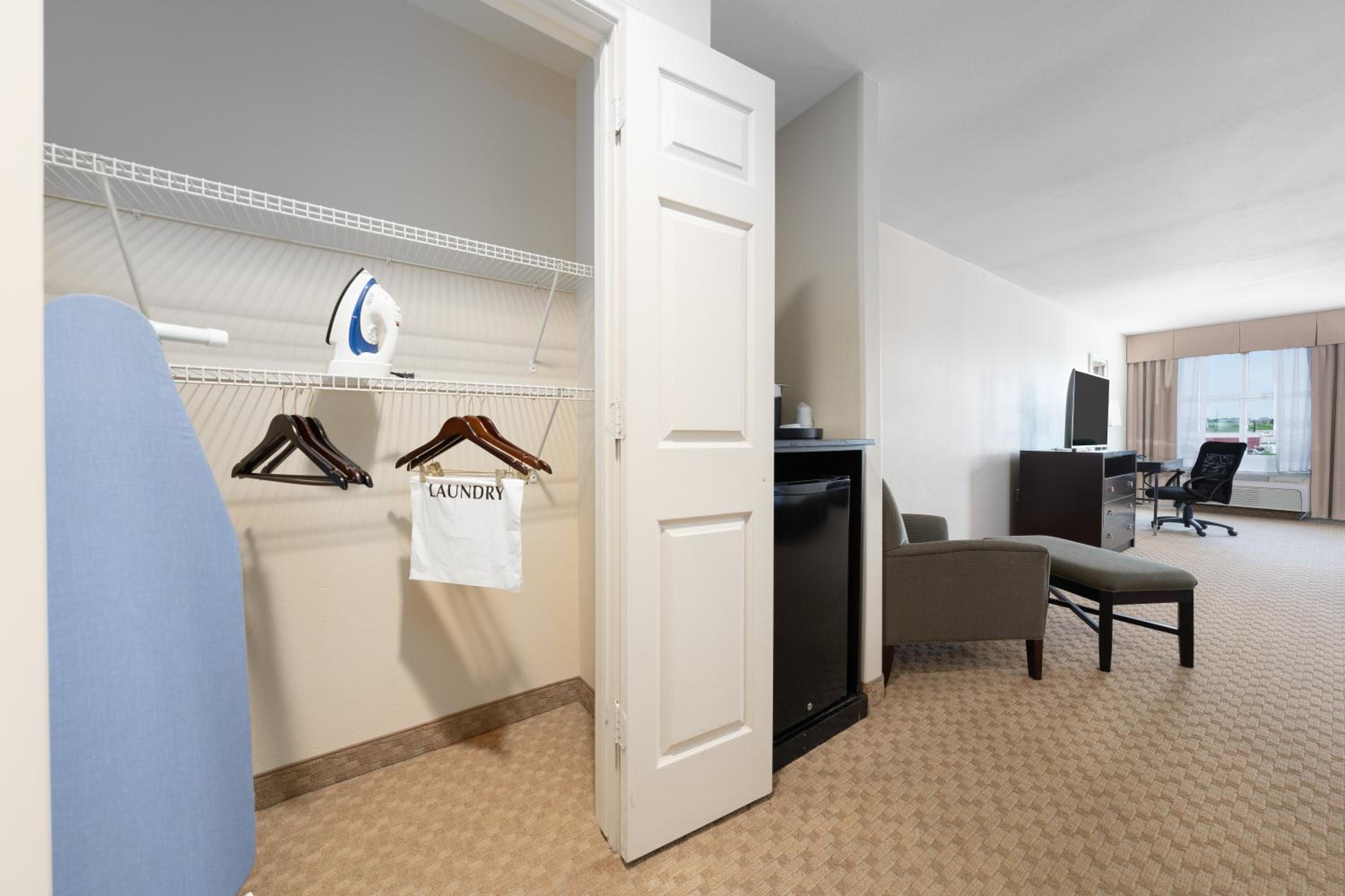 King Room - Mobility Access/Hearing Accessible - Photo 1