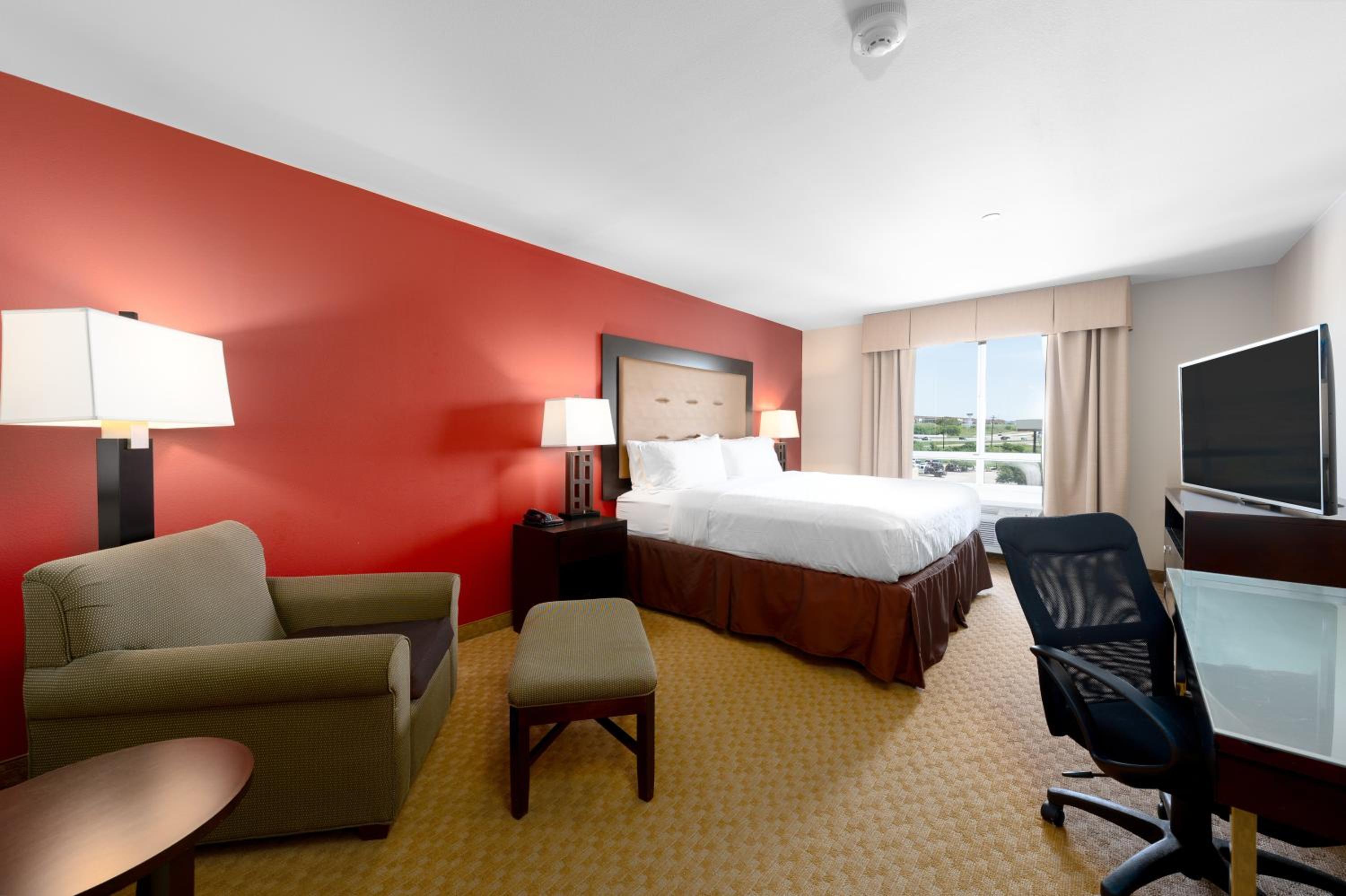 Standard King Room - Photo 3