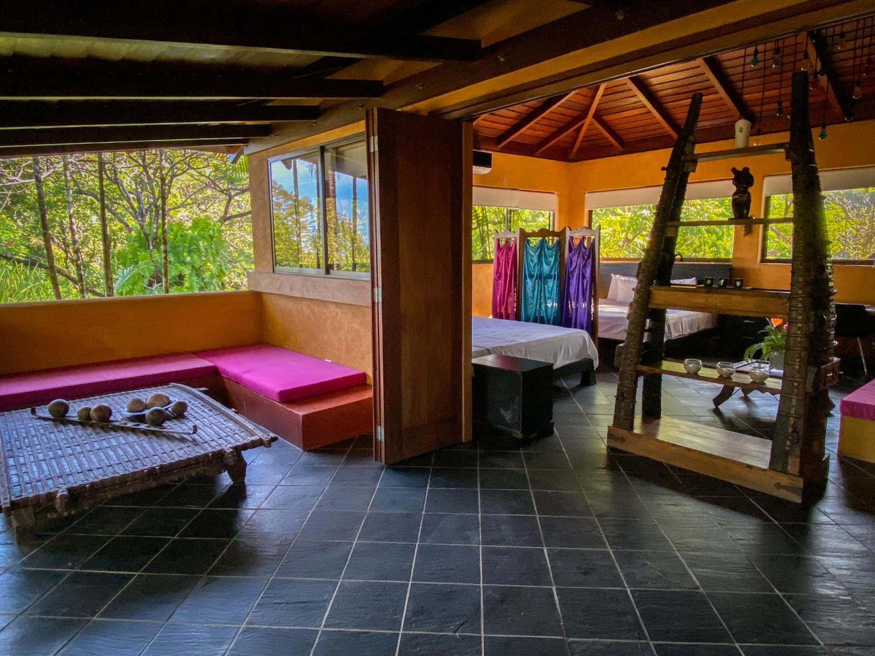 King Room with Two King Beds photo 1