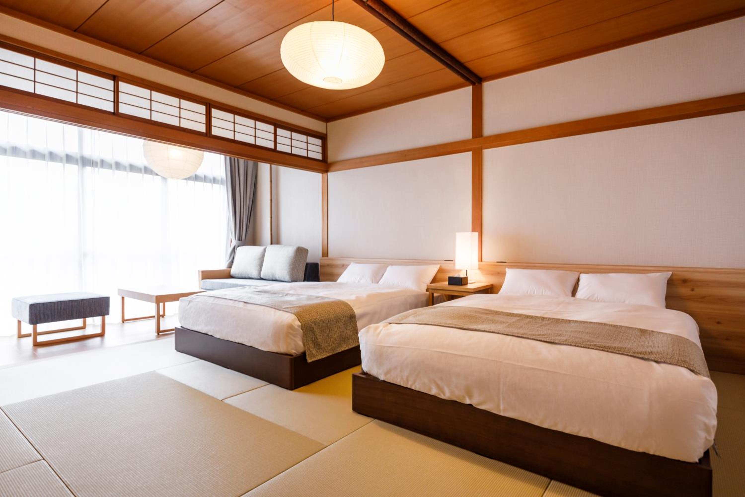 Standard Japanese Western room photo 2