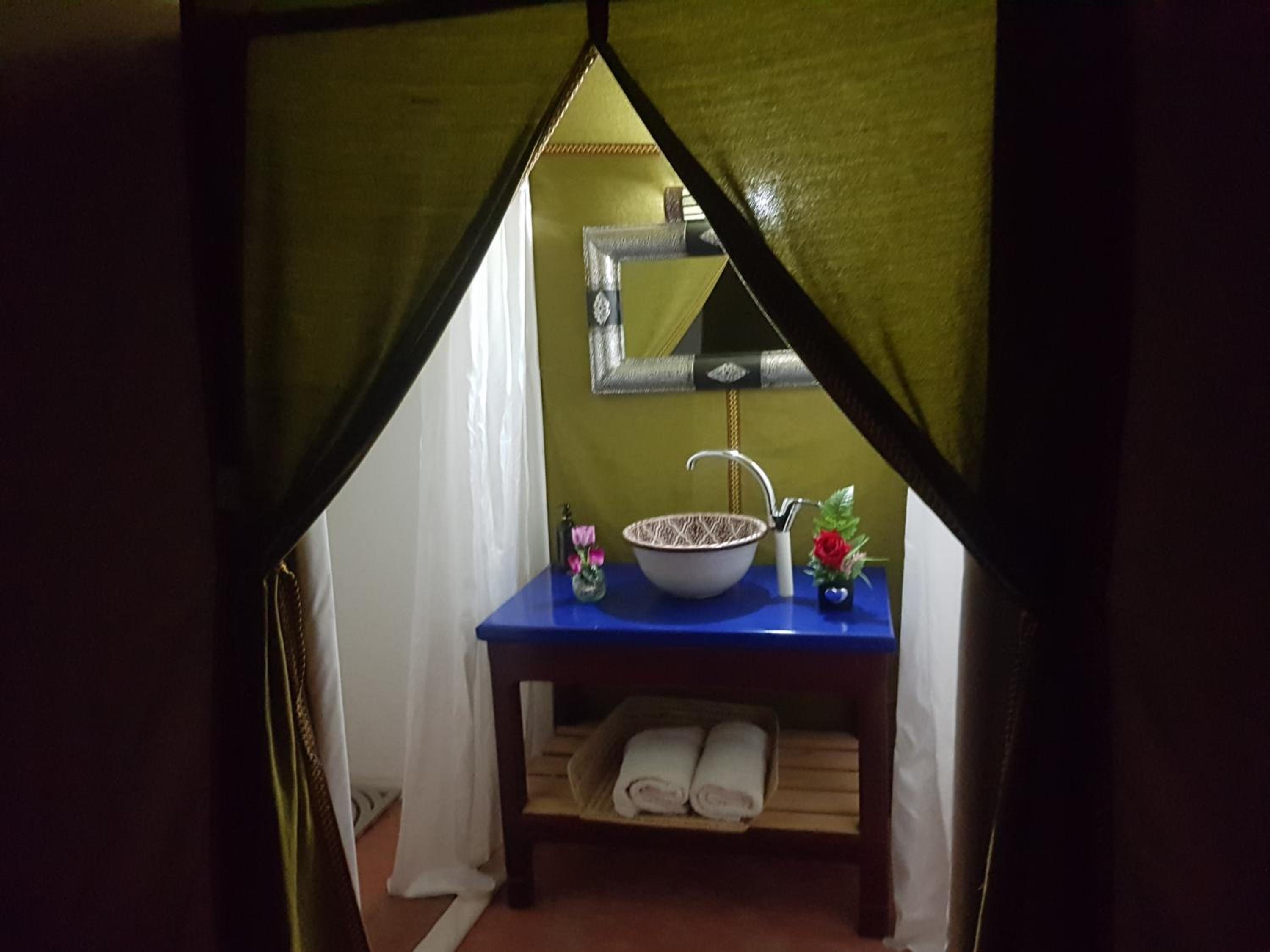 Tent Deluxe  (4 Adults) - Photo 8