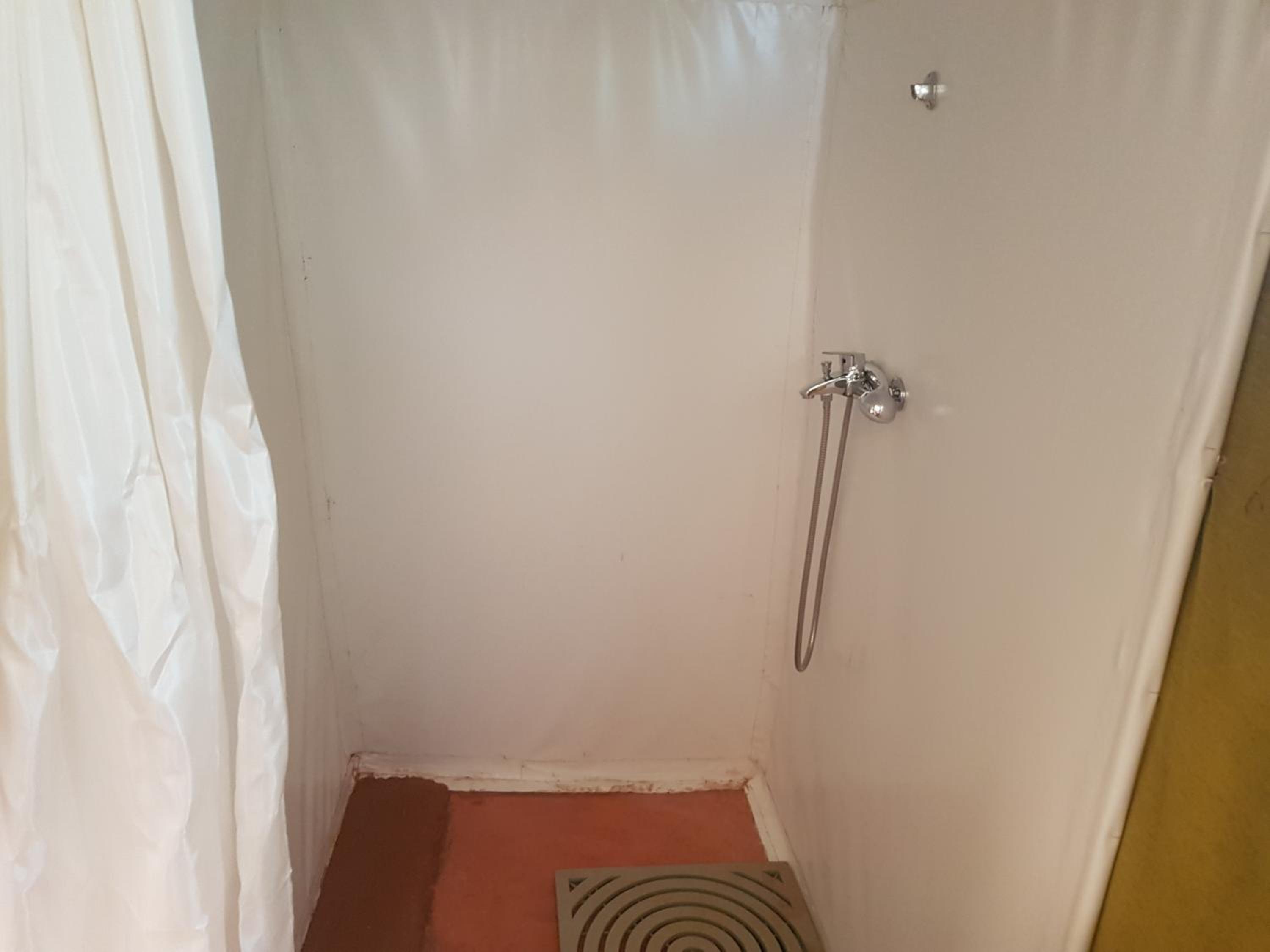Tent Deluxe  (4 Adults) - Photo 2