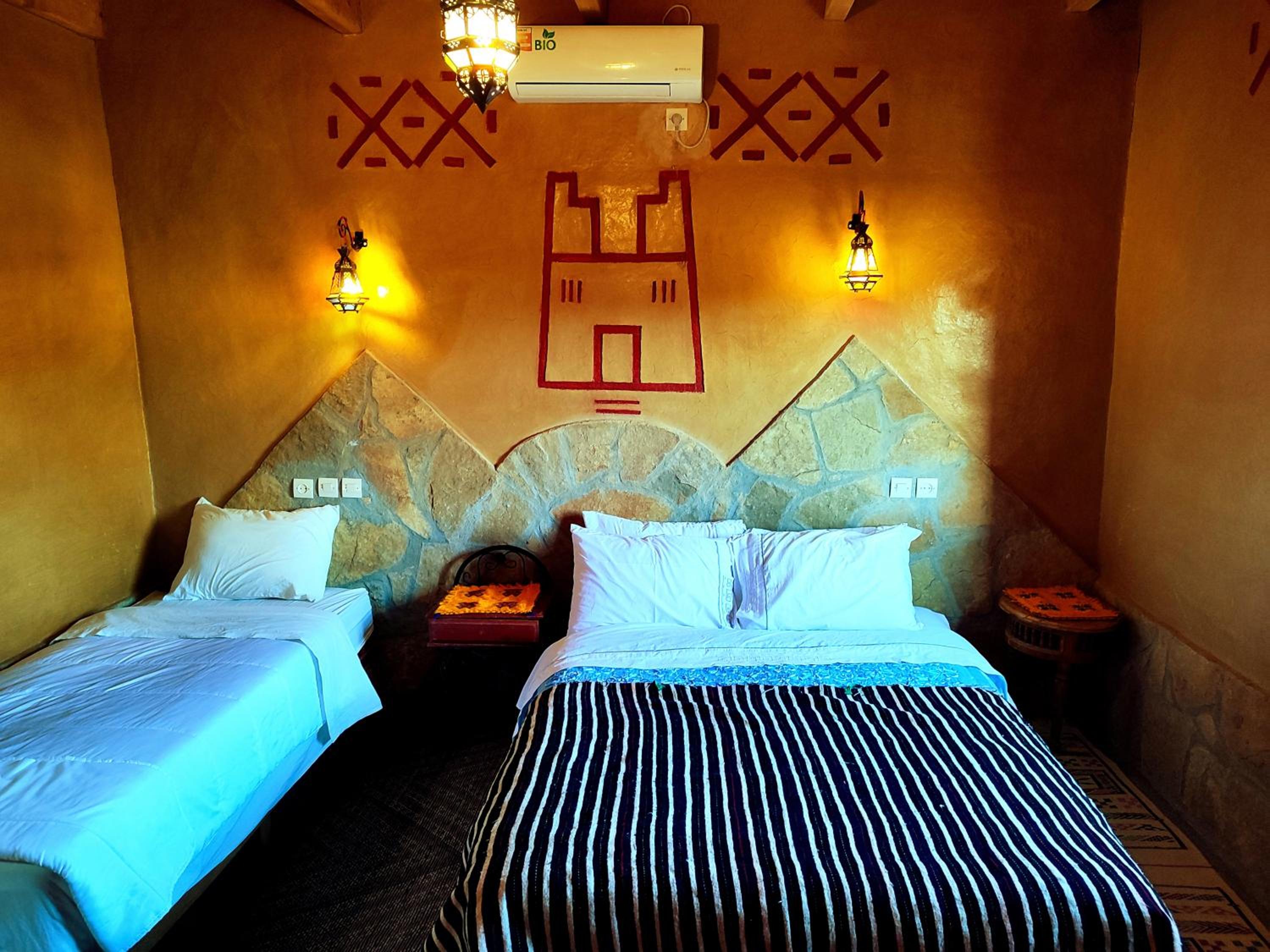 Deluxe Room (2 Adults + 1 Child) - Photo 7
