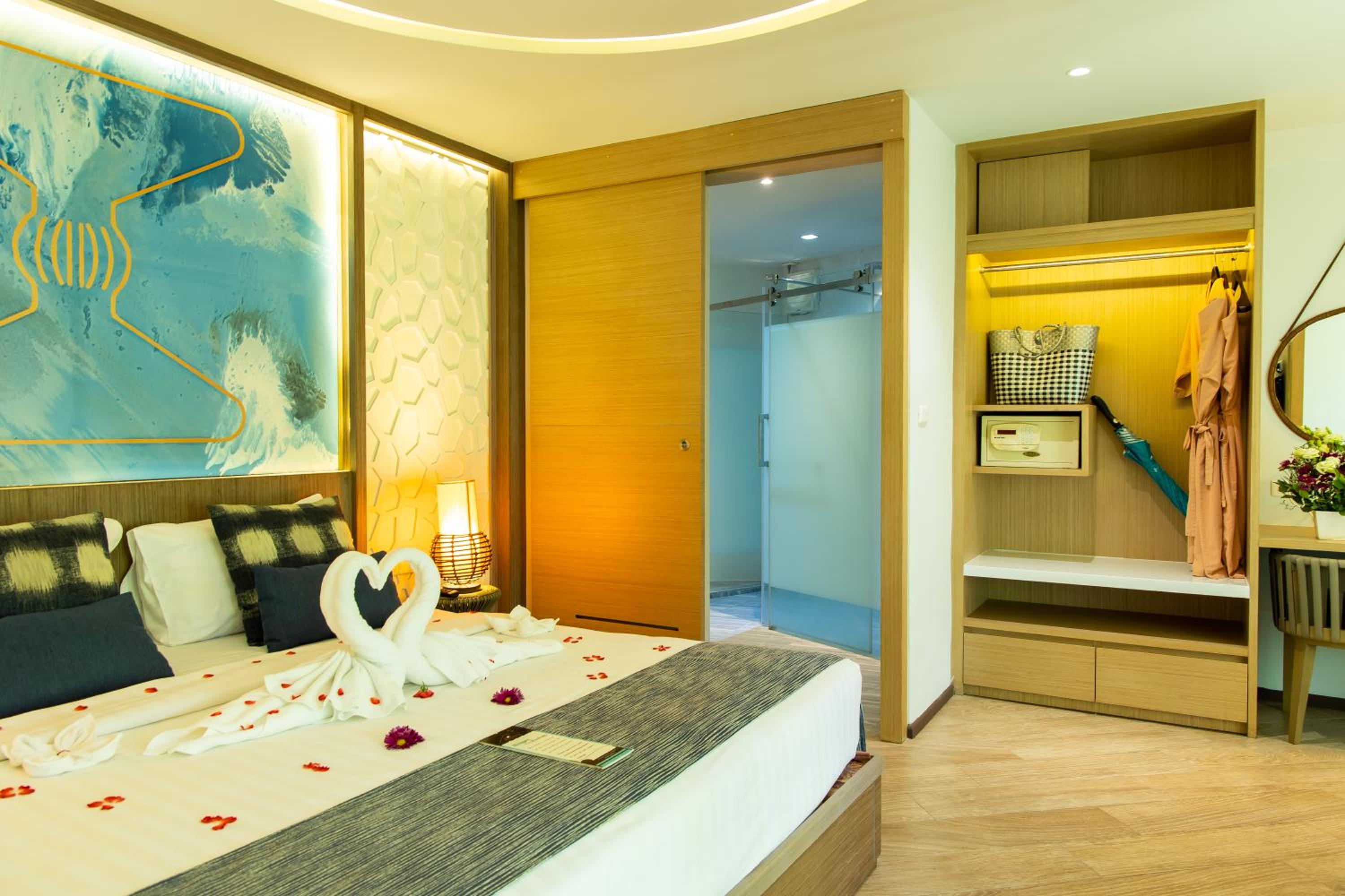 Villa with Garden View - Photo 12