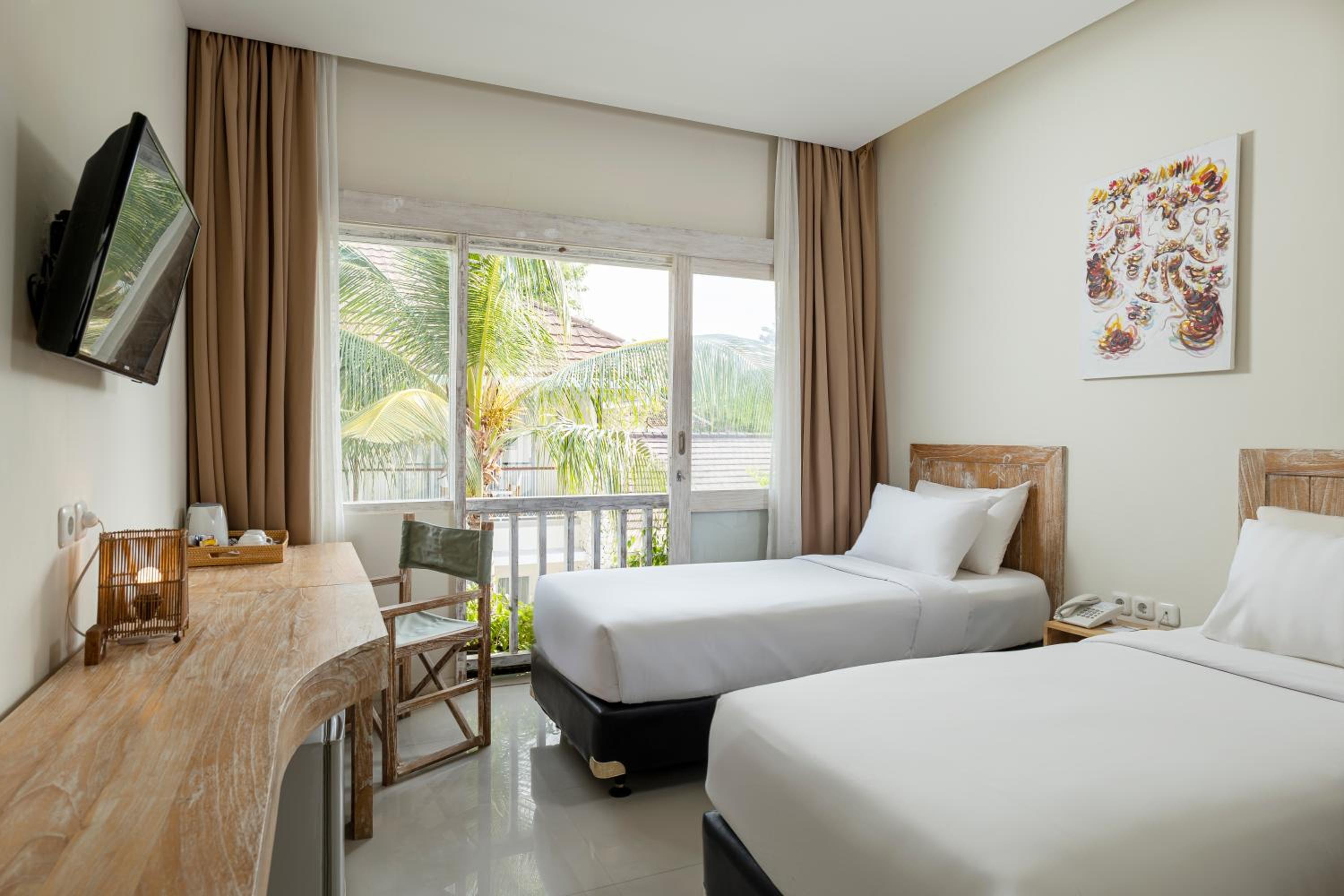 Superior Room with Pool View photo 2