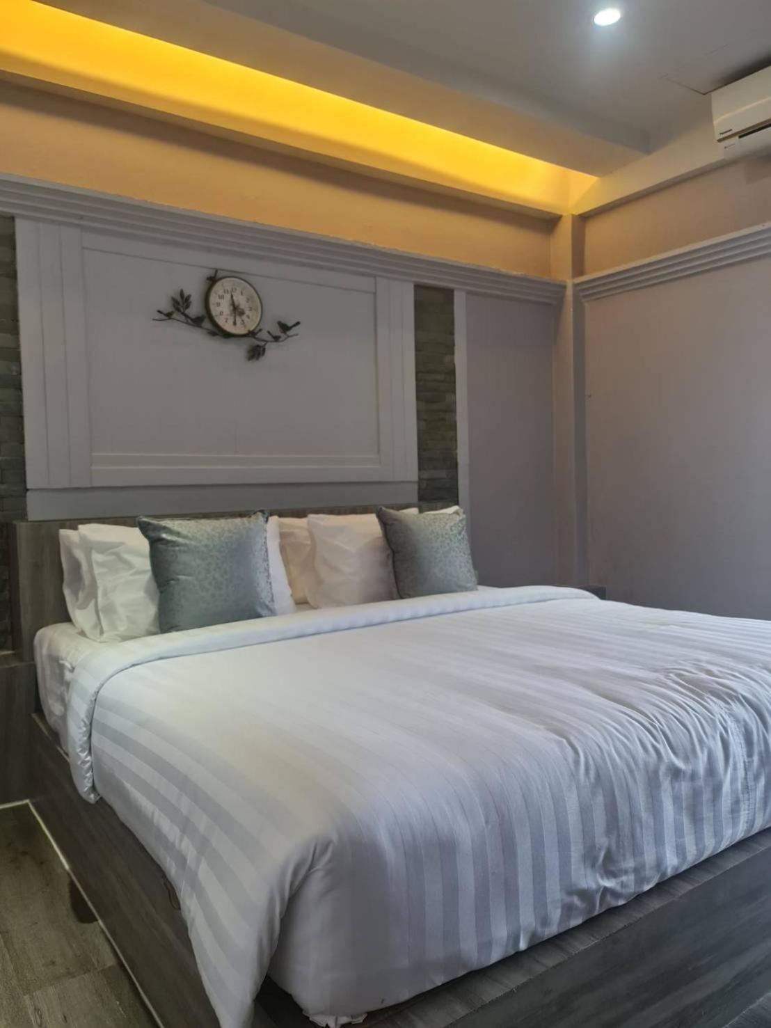 King Room with Mountain View - Photo 8