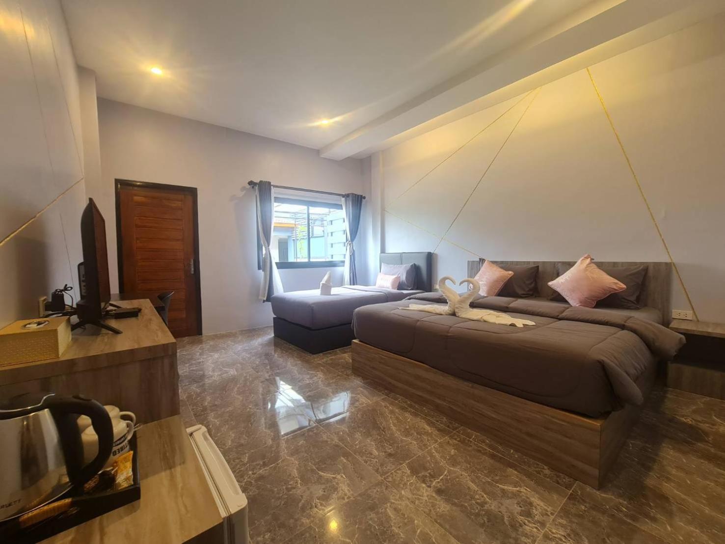 Deluxe Twin Room - Photo 2