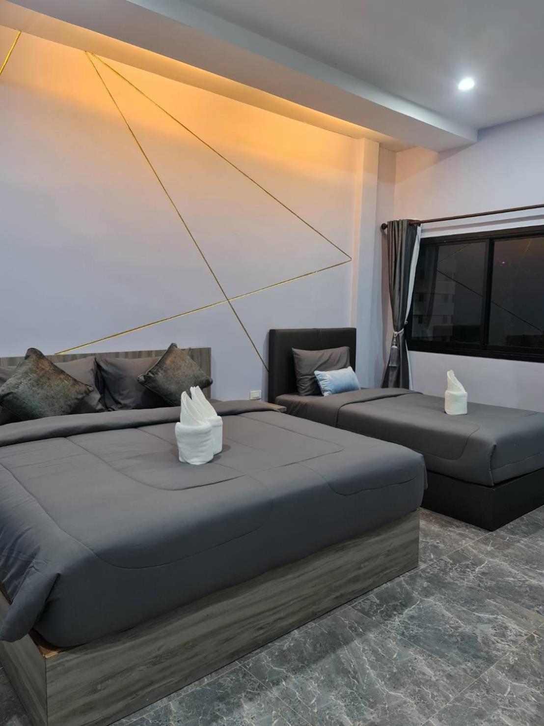 Deluxe Twin Room - Photo 11