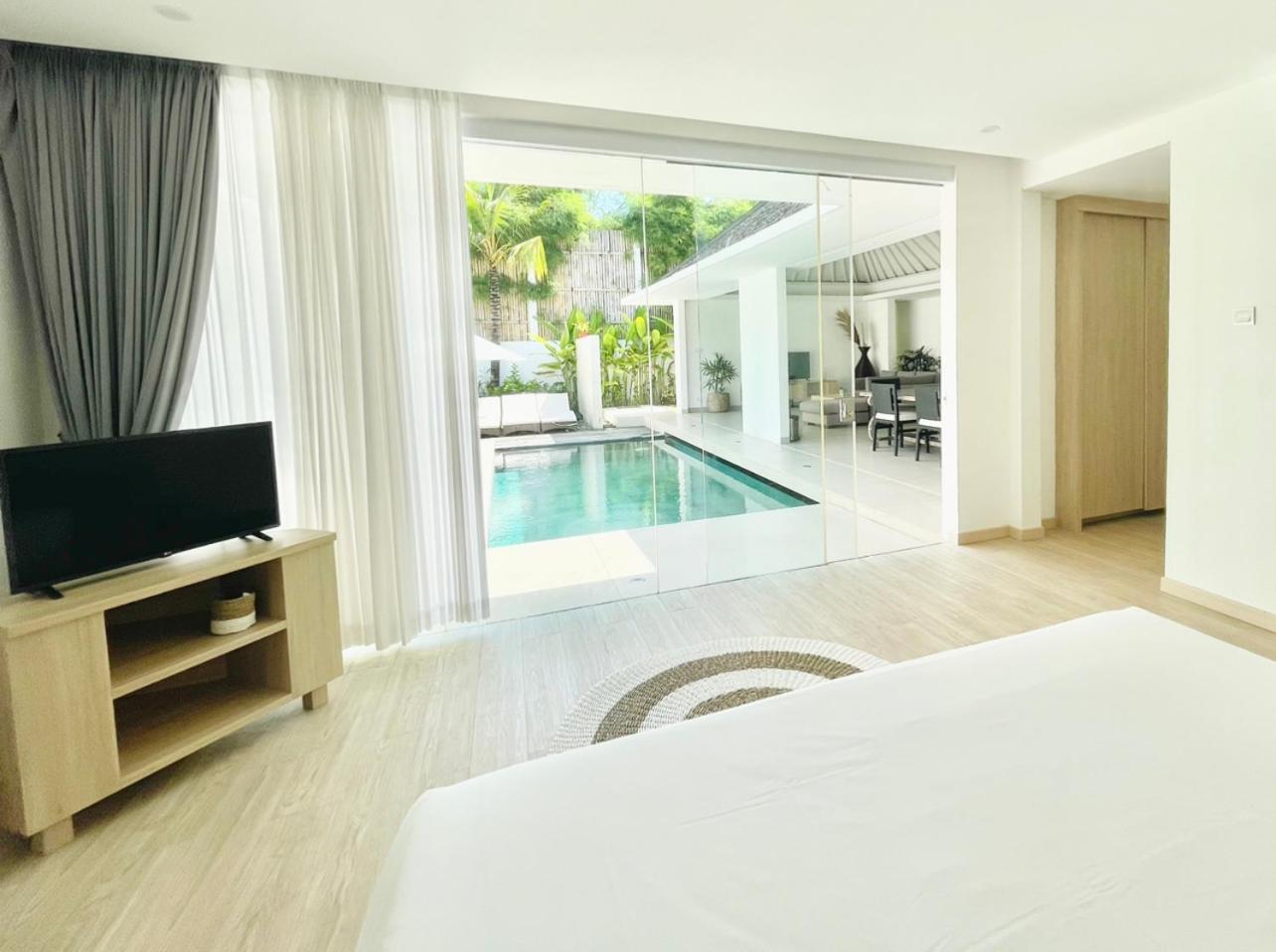 Three-Bedroom Villa - Photo 18