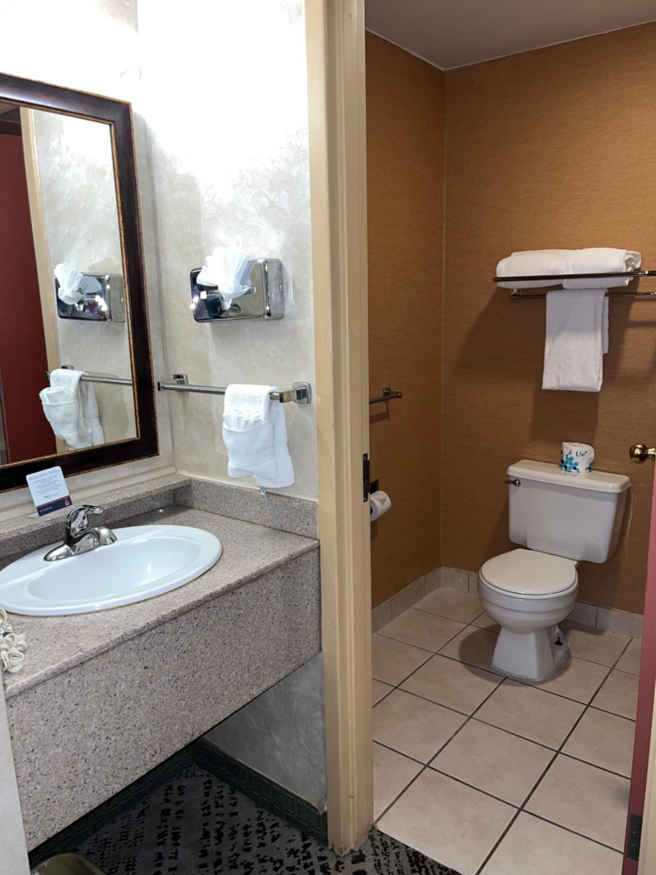 King Room - Non-Smoking - Photo 2
