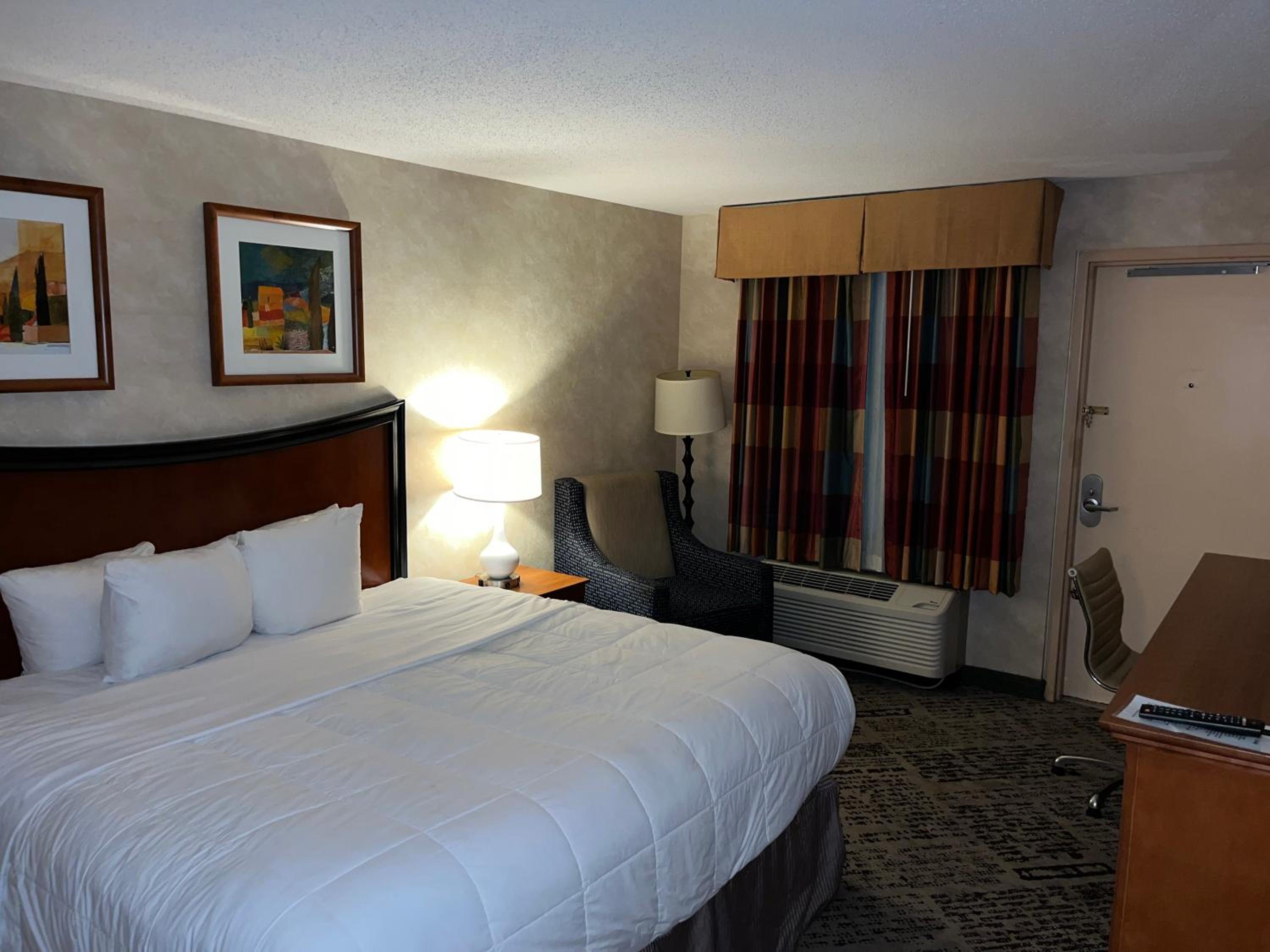 King Room - Non-Smoking - Photo 1