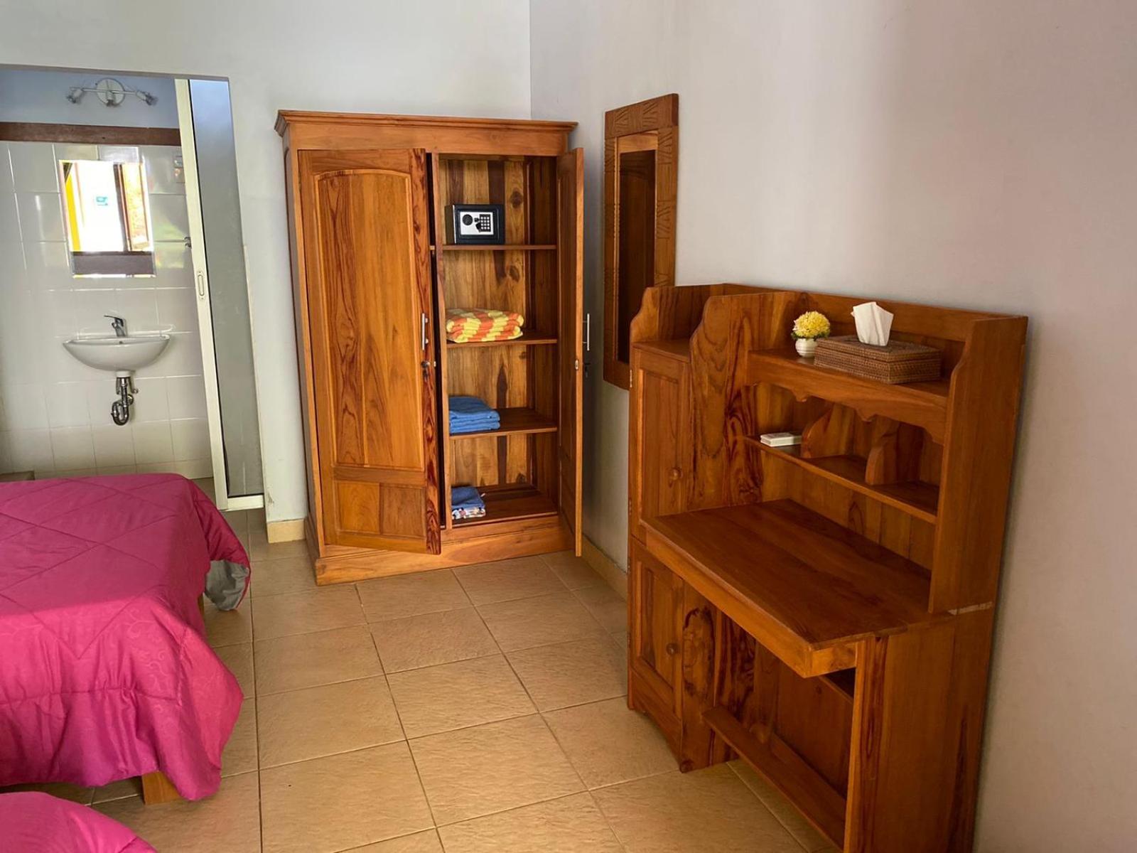 Standard Twin Room with Garden View photo 2