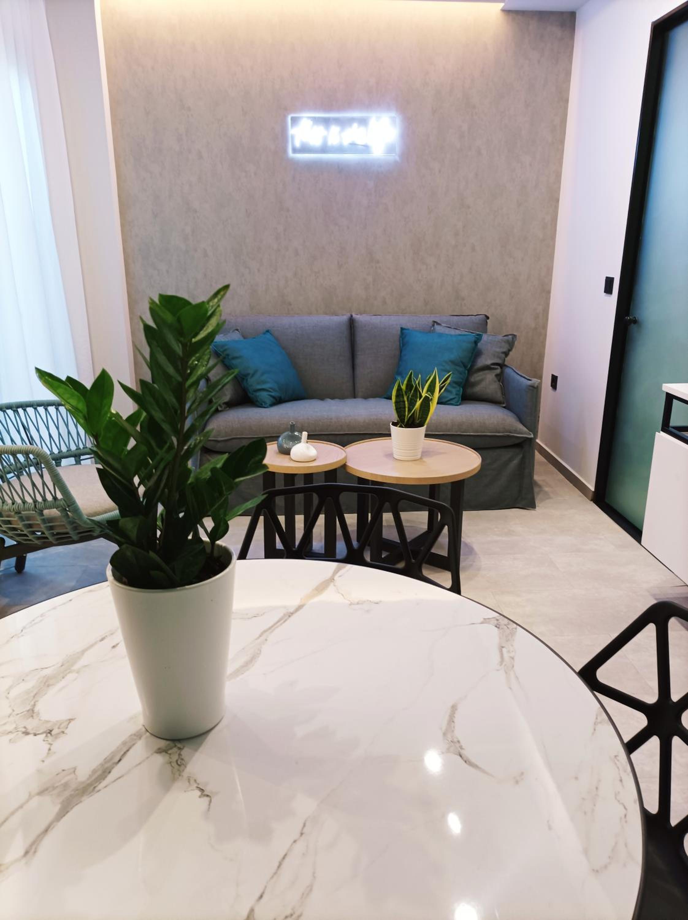 Executive Suite - Photo 19