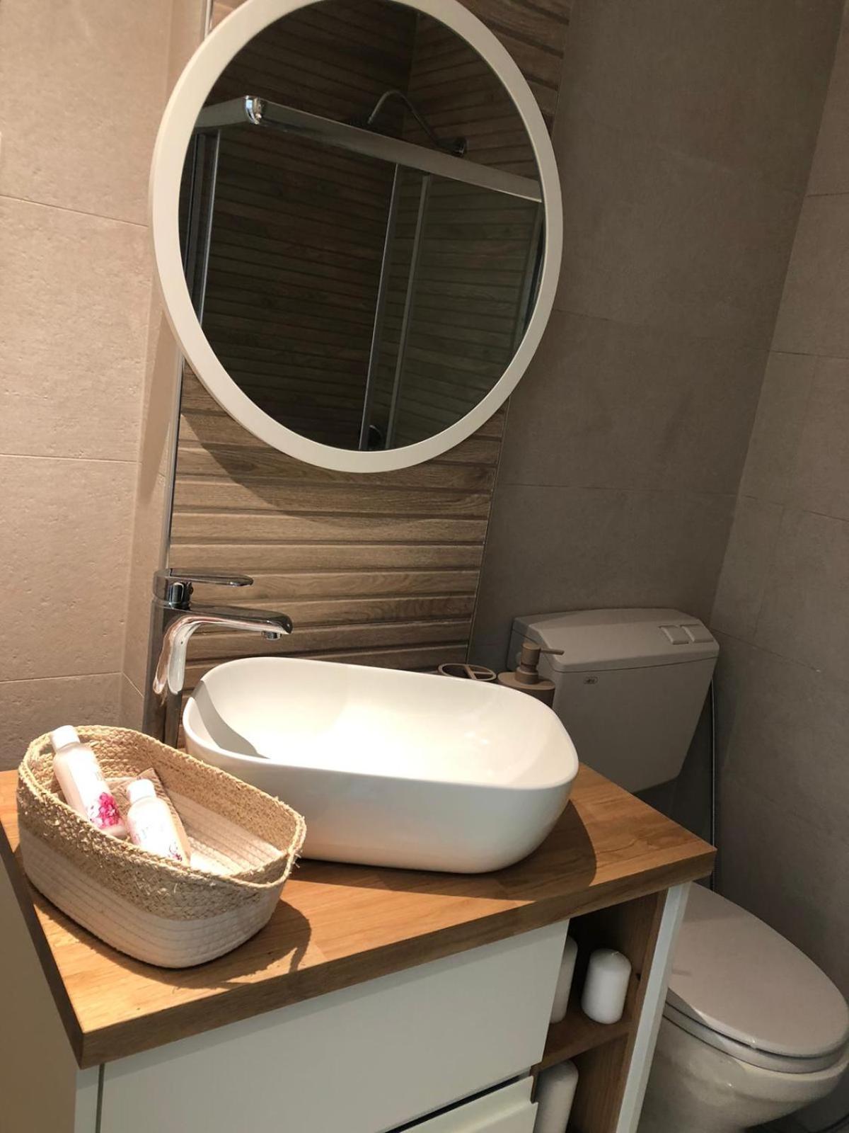 Deluxe Double Room with Balcony - Photo 11