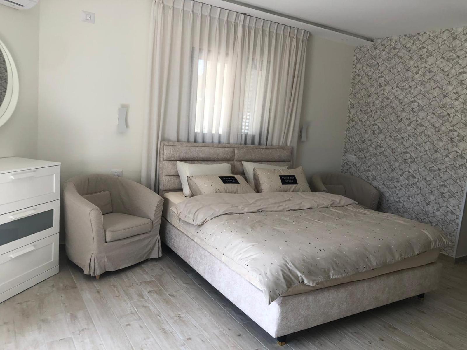 Deluxe Double Room with Balcony - Photo 8