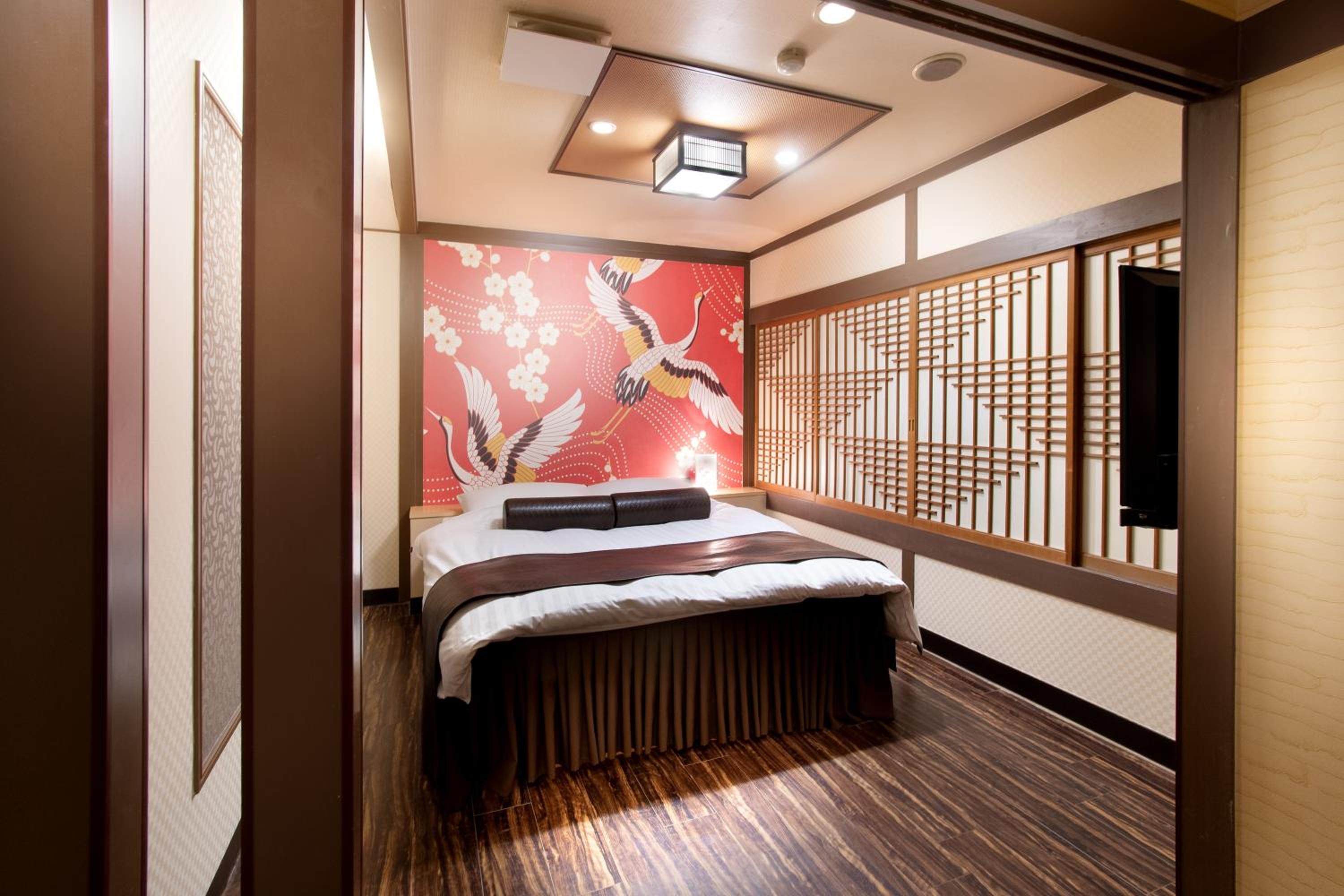 Queen Room photo 2
