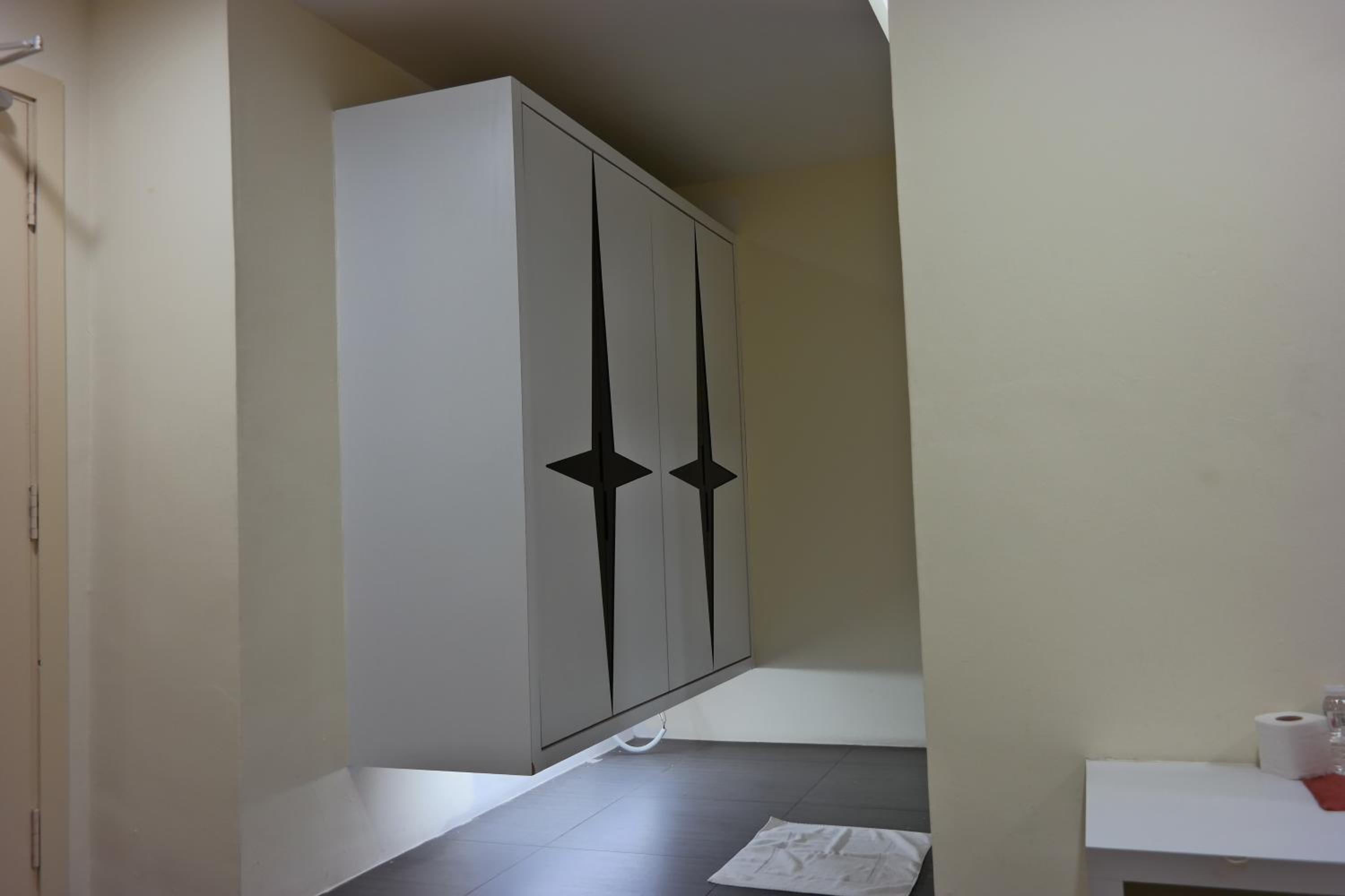 Superior Family Room - Photo 5