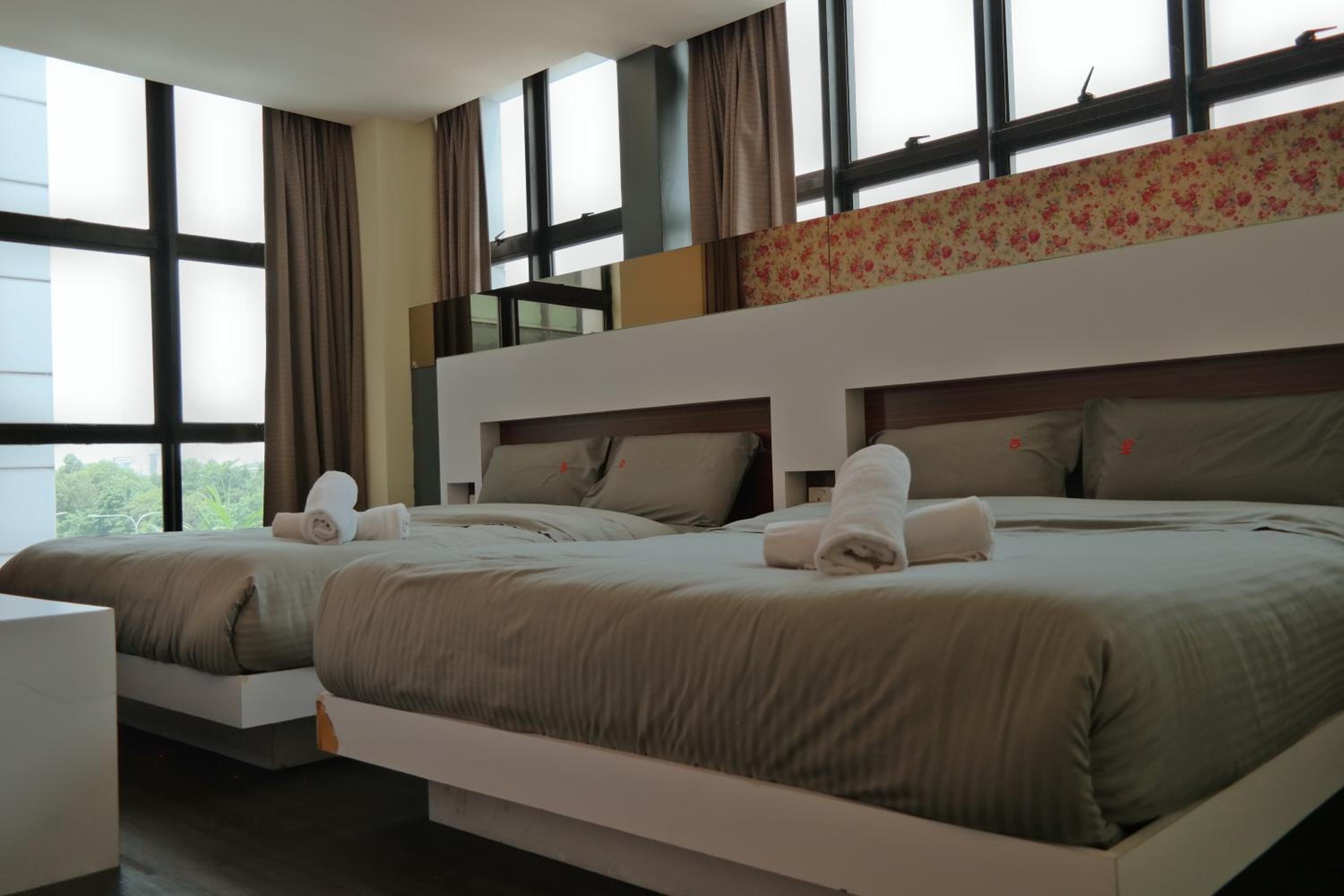 Deluxe Family Room - Photo 2