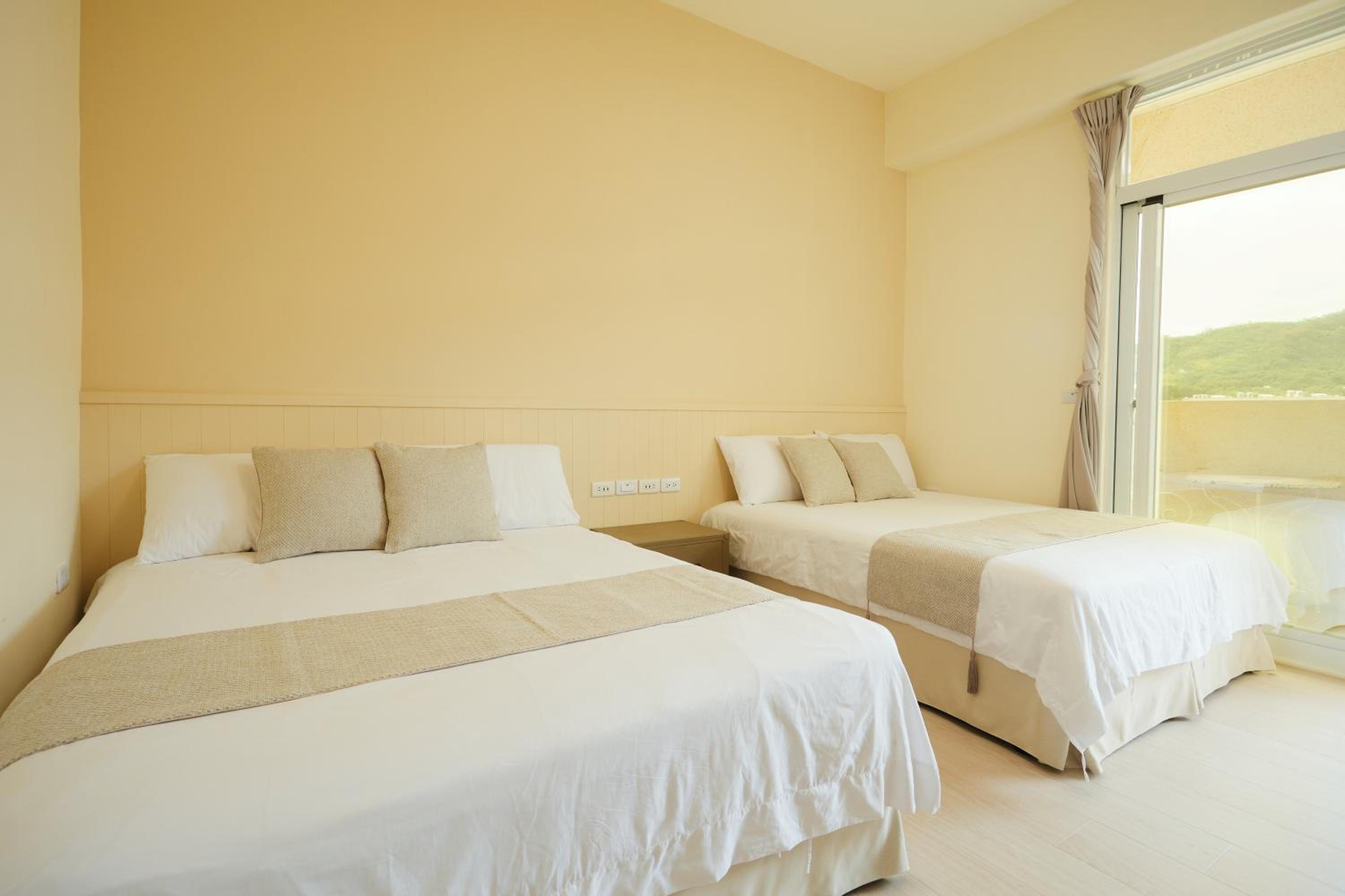 Quadruple Room with Balcony photo 2