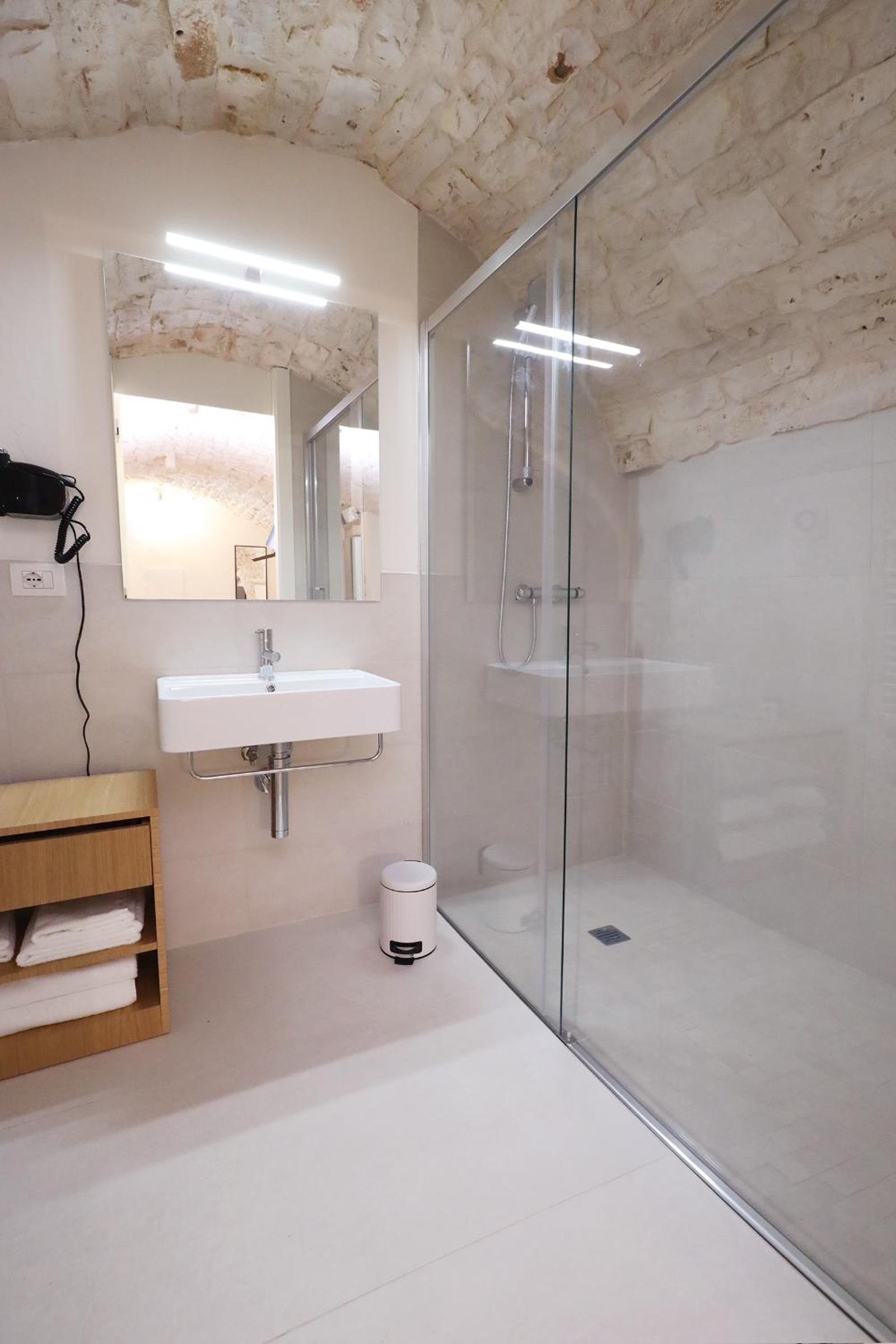 Standard Double Room - Photo 2