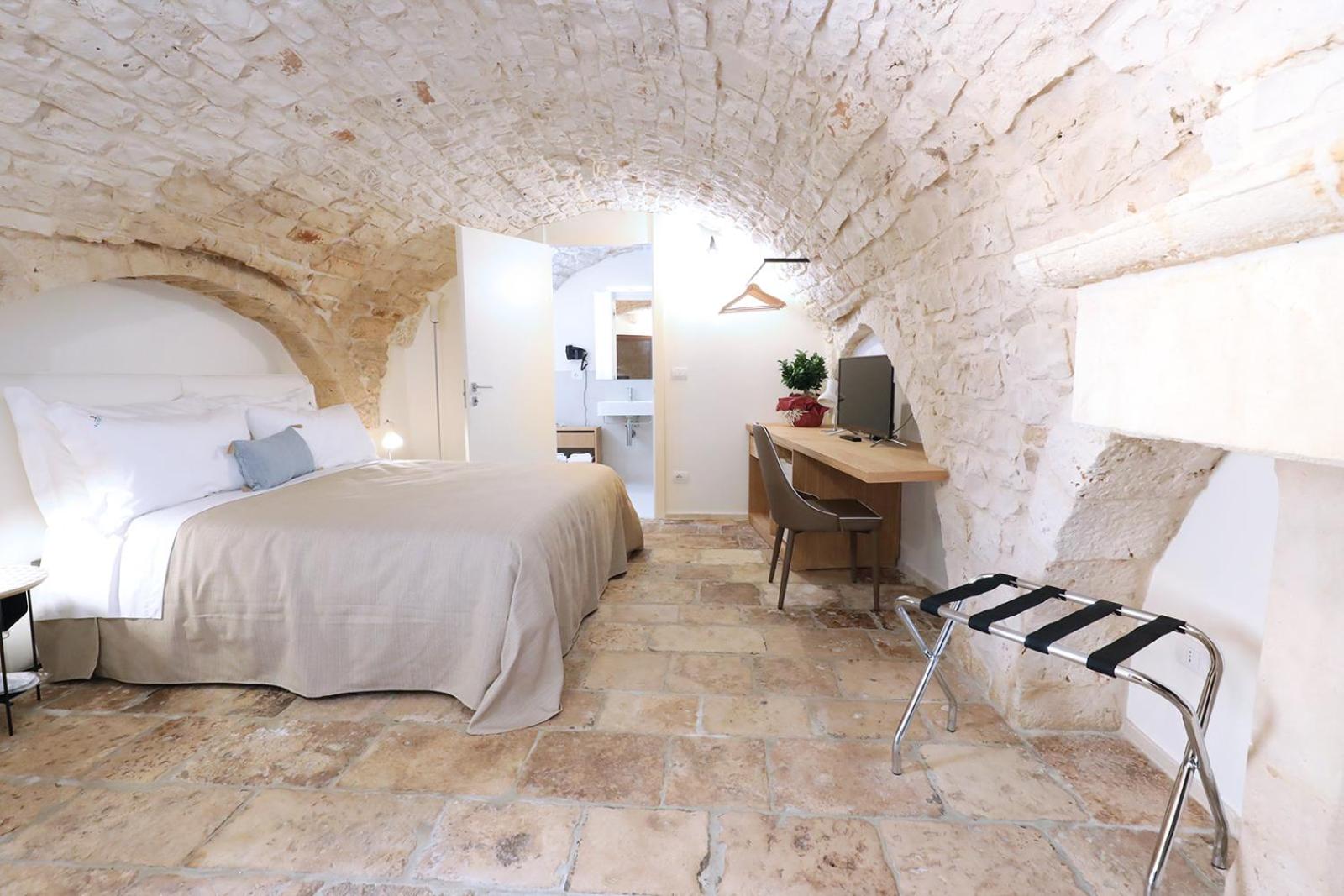 Standard Double Room - Photo 4