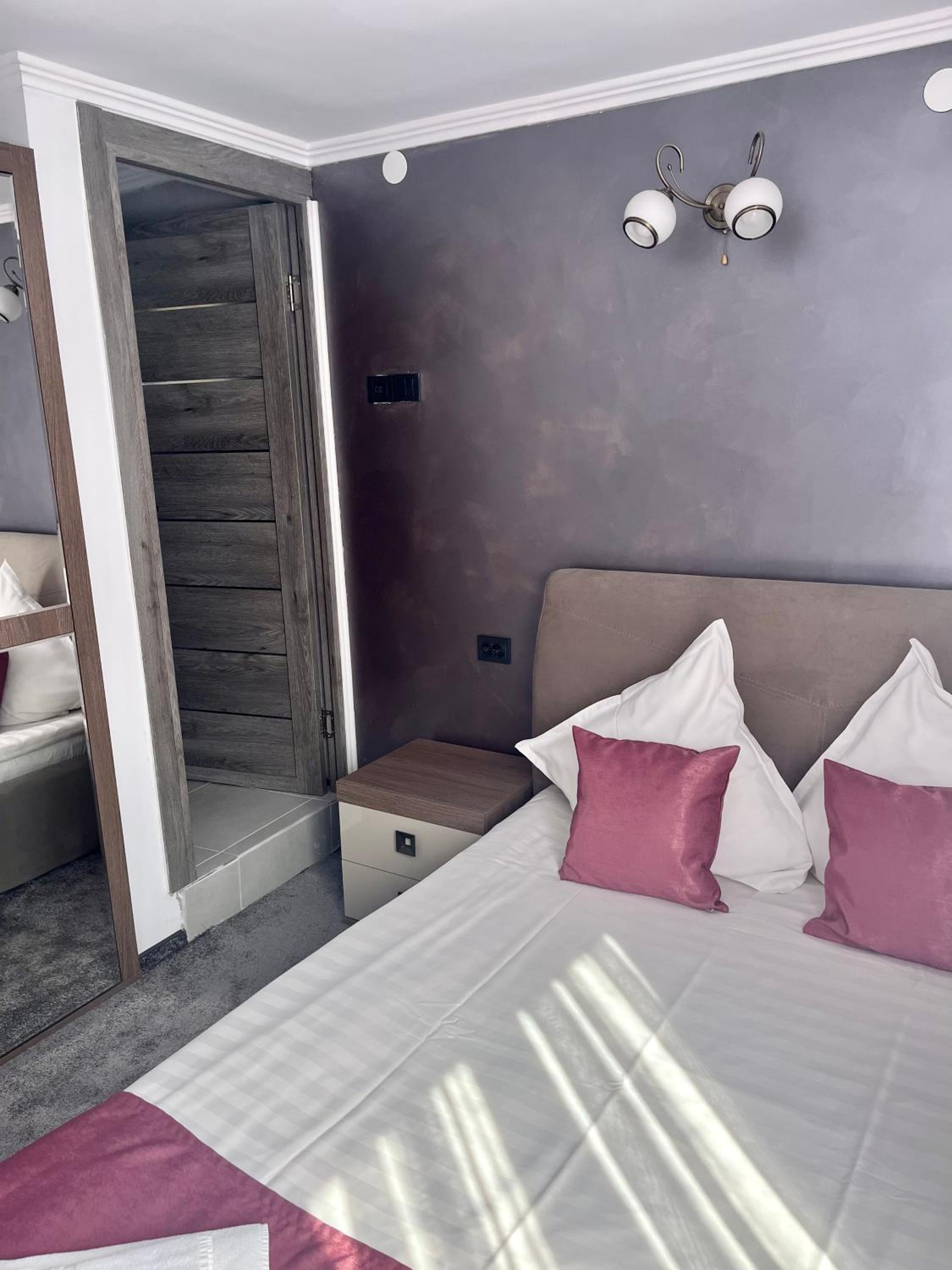 Double Room - Photo 3