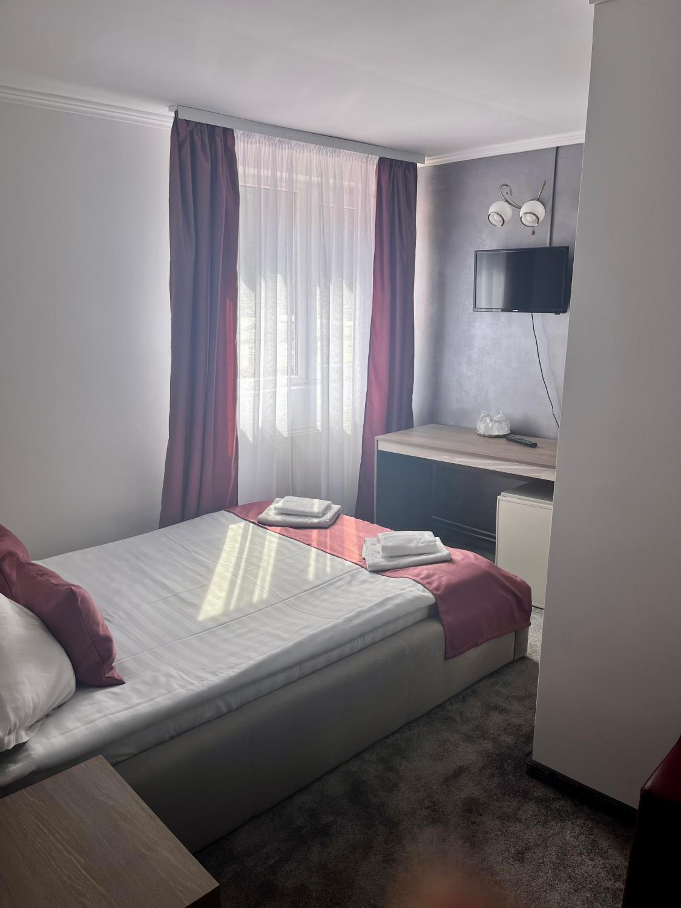 Double Room - Photo 5