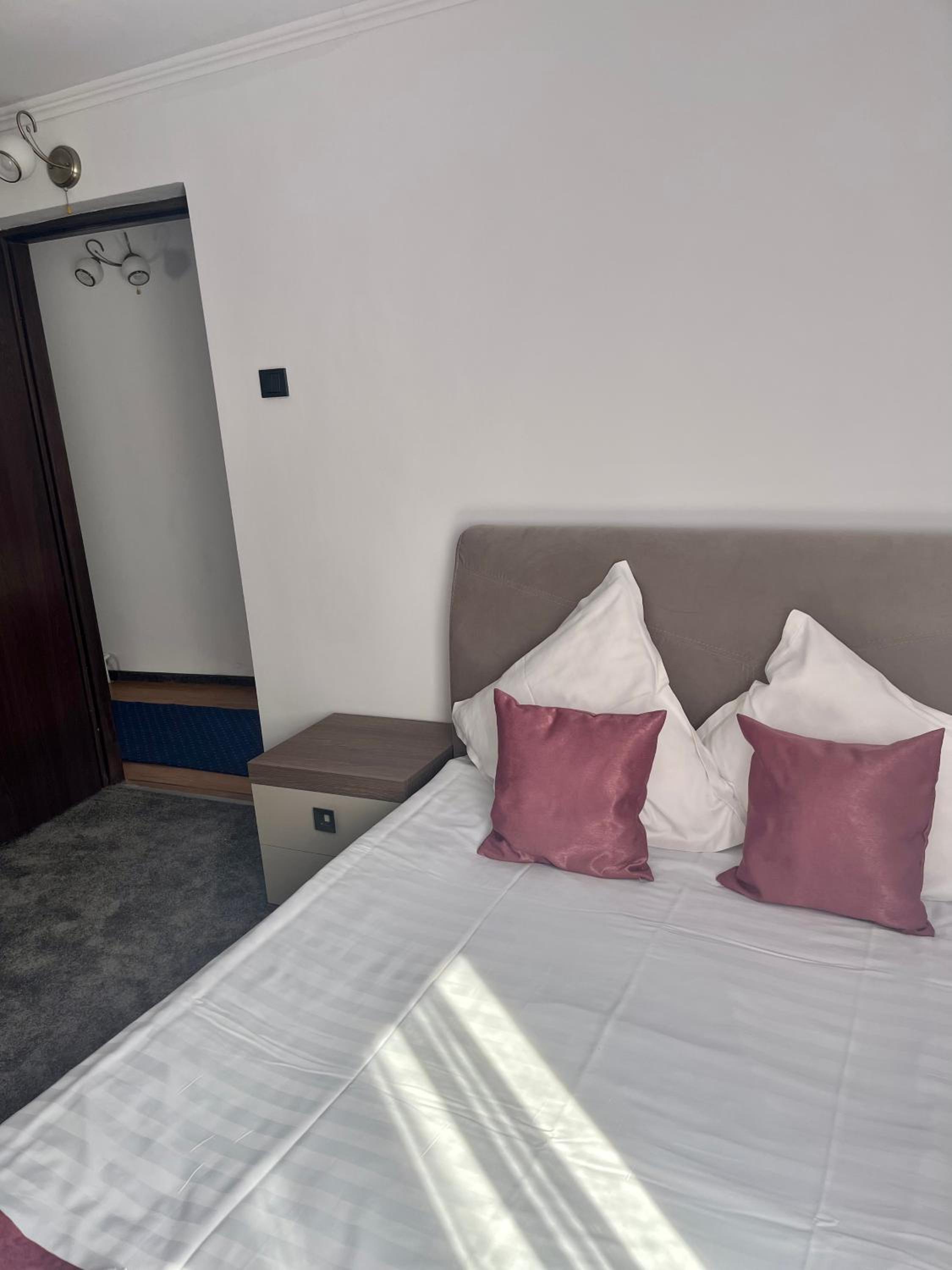 Double Room - Photo 6