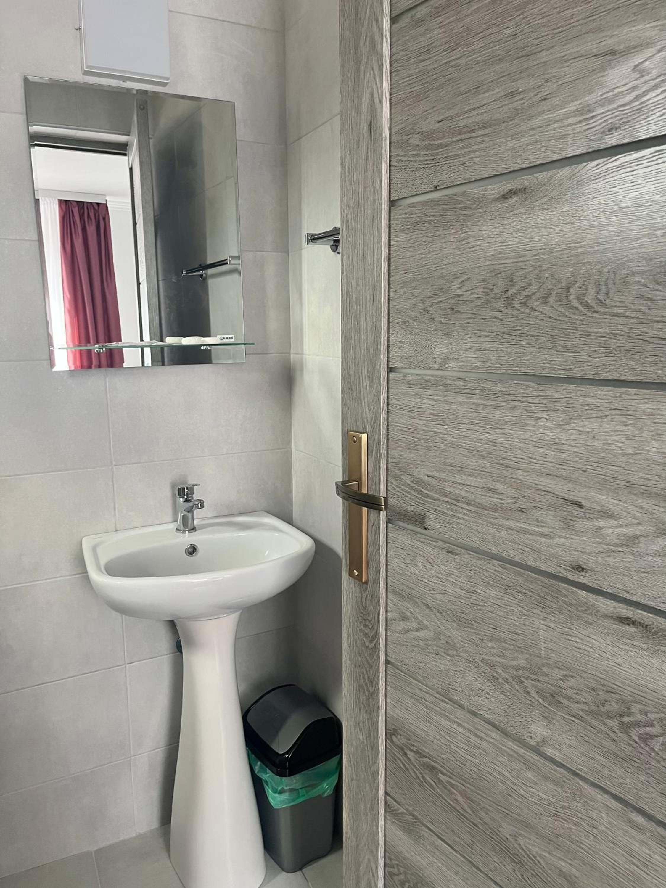 Double Room - Photo 9