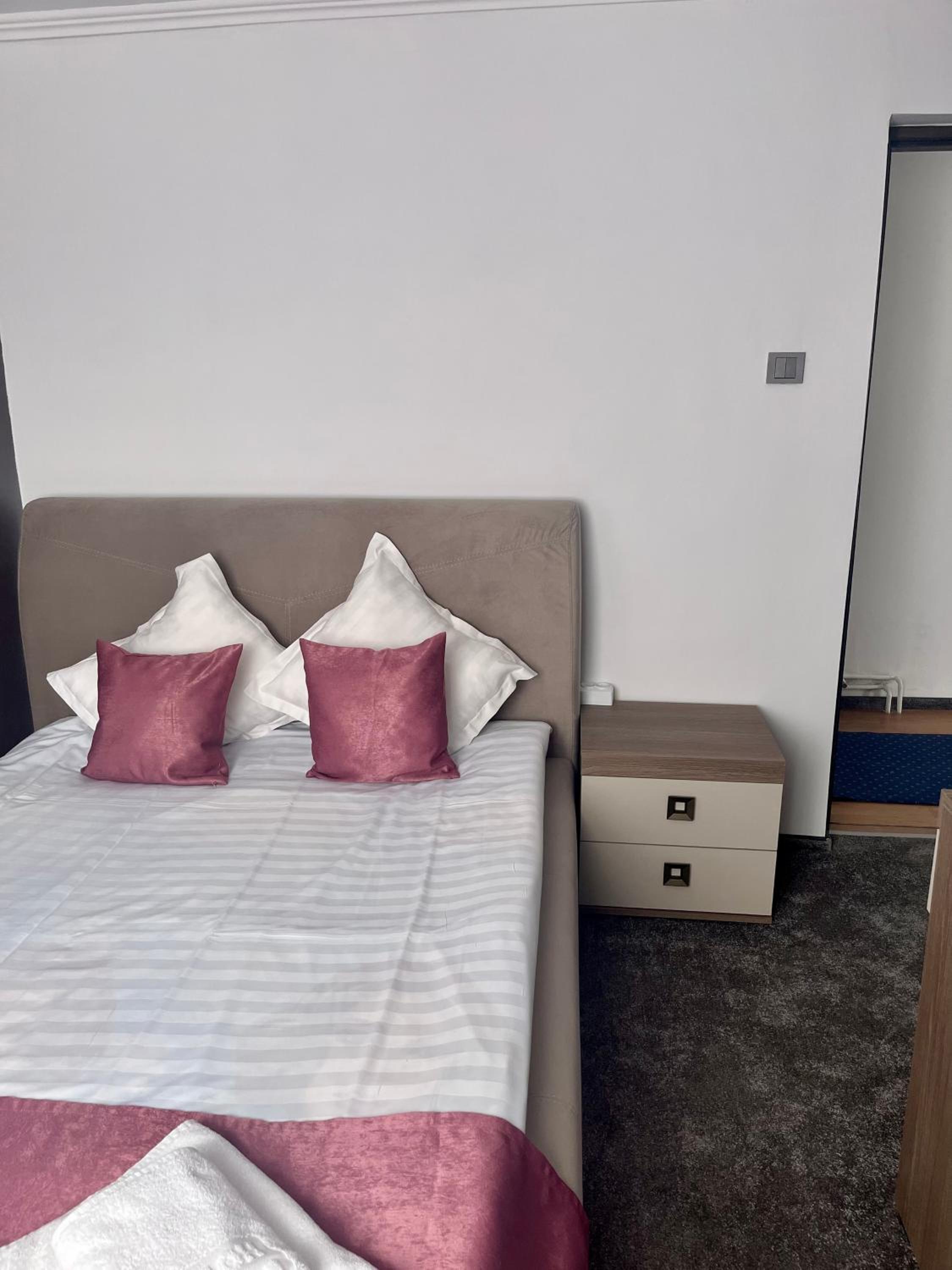 Double Room - Photo 11
