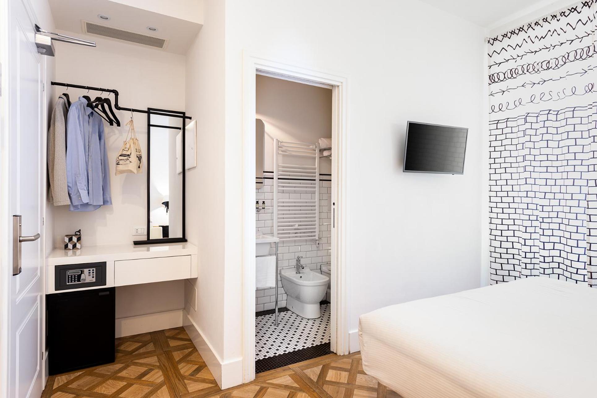 Double Room - Photo 5